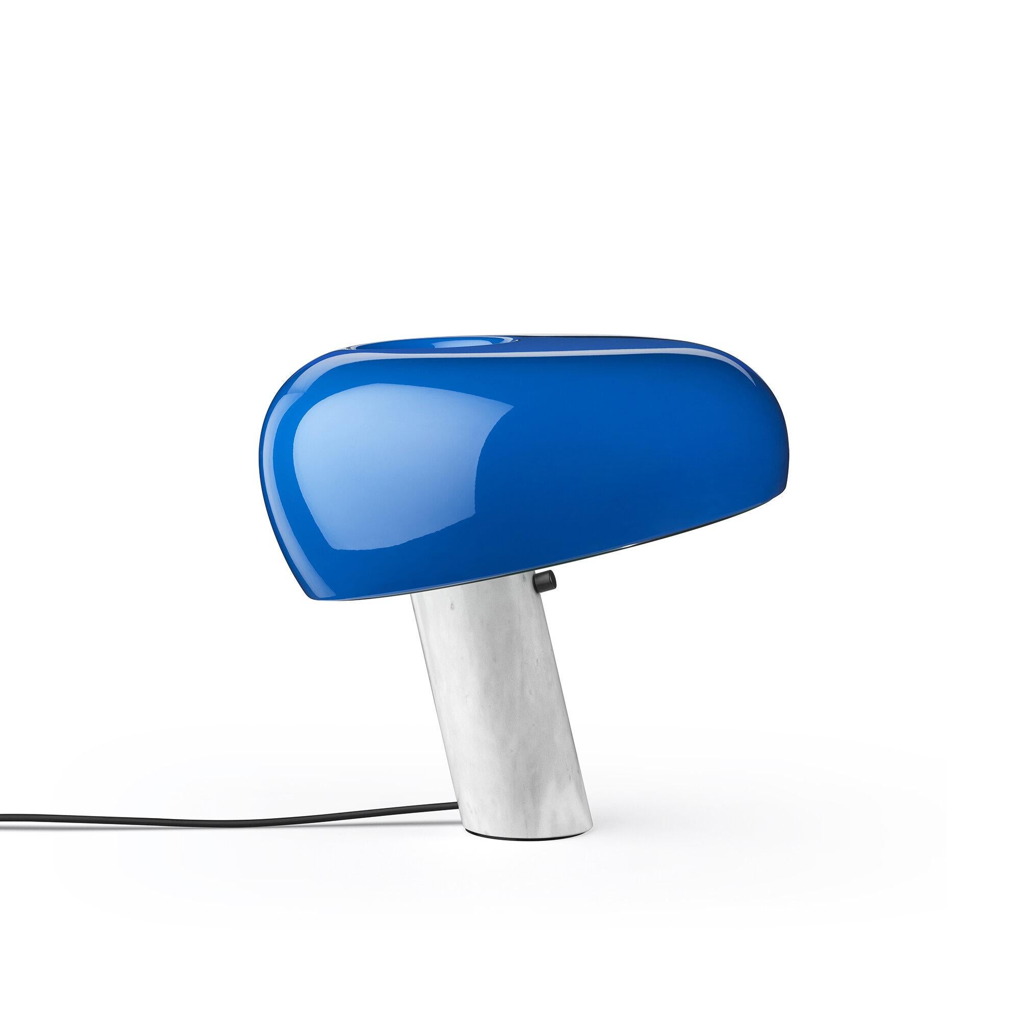 Table lamp giving direct light with enamelled metal reflector and white Carrara's marble base. It was designed by Achille e Pier Giacomo Castiglioni in 1967.

Additional information:
Materials: Steel, Glass, Marble
Main Color/Finish: Navy