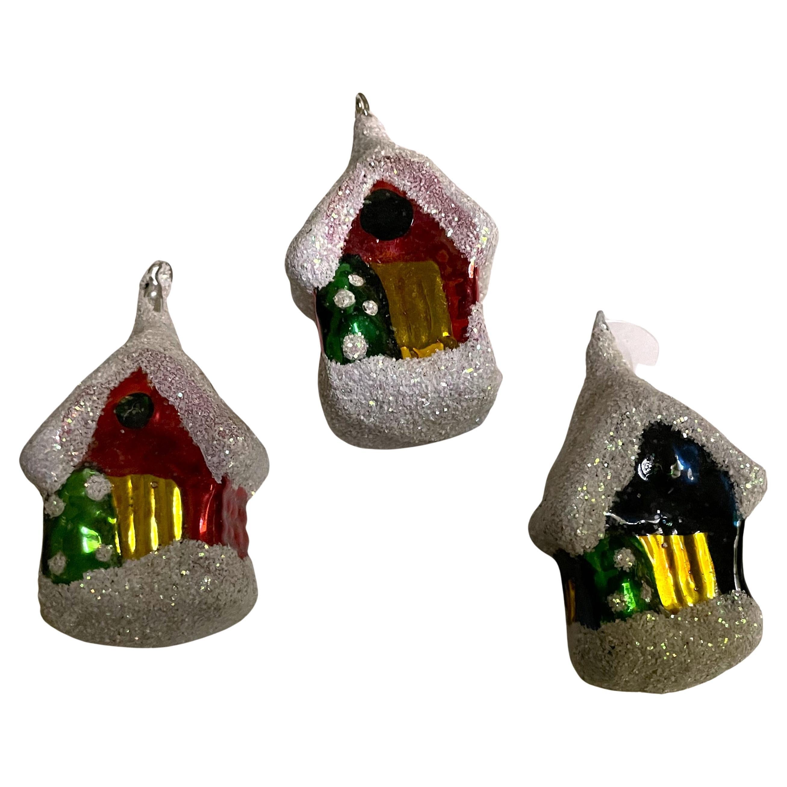 Schneehütte/Haus aus geblasenem Glas, Weihnachtsbaum-Dekoration, Schneedecke, Dekoration, 3er-Set im Angebot