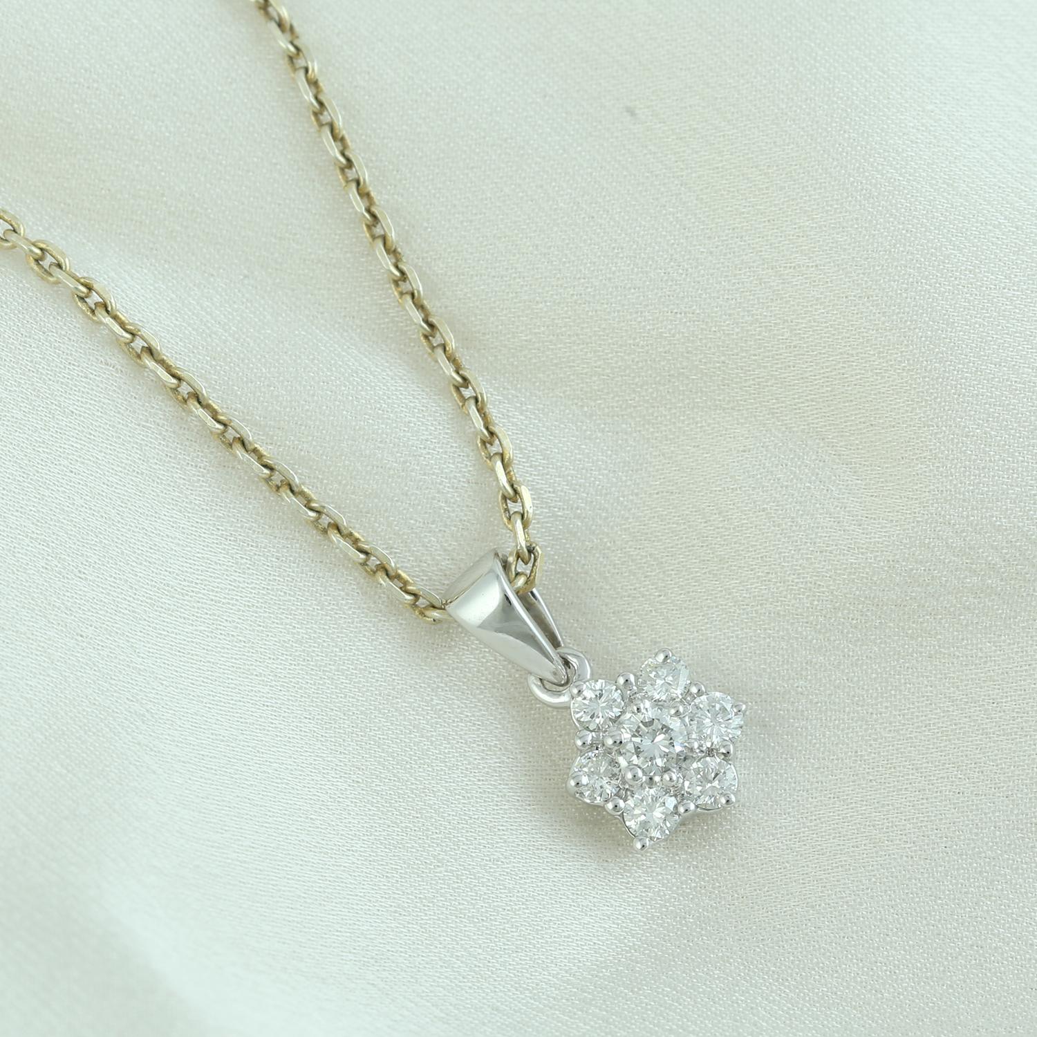 Artisan Pendentif en forme de flocon de neige en or blanc 18 carats en vente