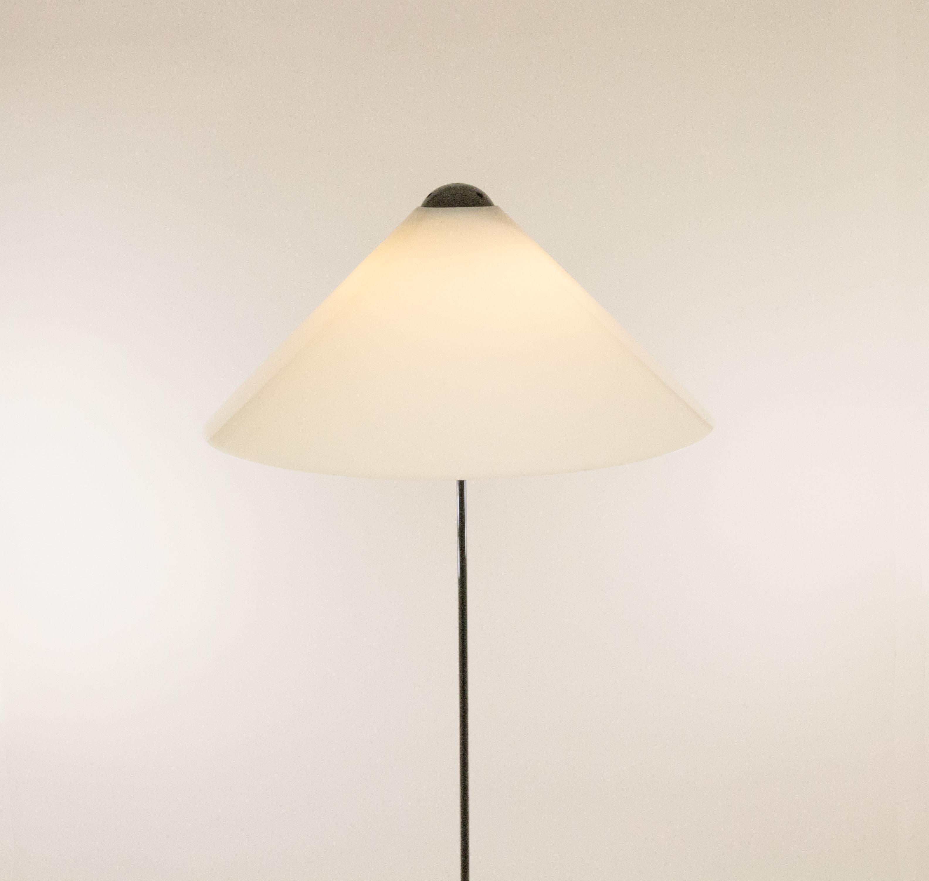 Mid-Century Modern Snow Floor Lamp by Vico Magistretti for O-Luce, 1970s For Sale