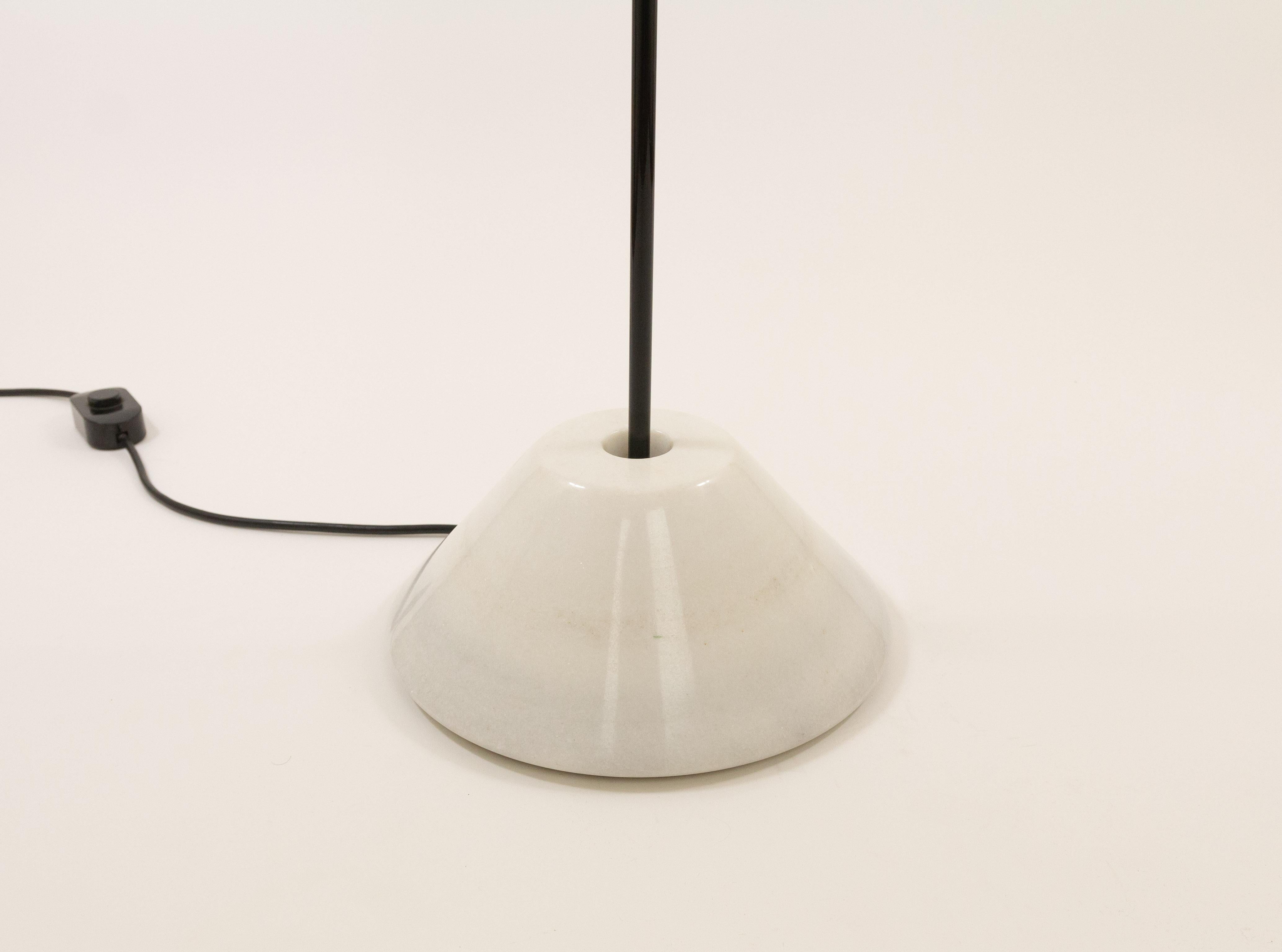 Snow Floor Lamp by Vico Magistretti for O-Luce, 1970s In Good Condition For Sale In Rotterdam, NL
