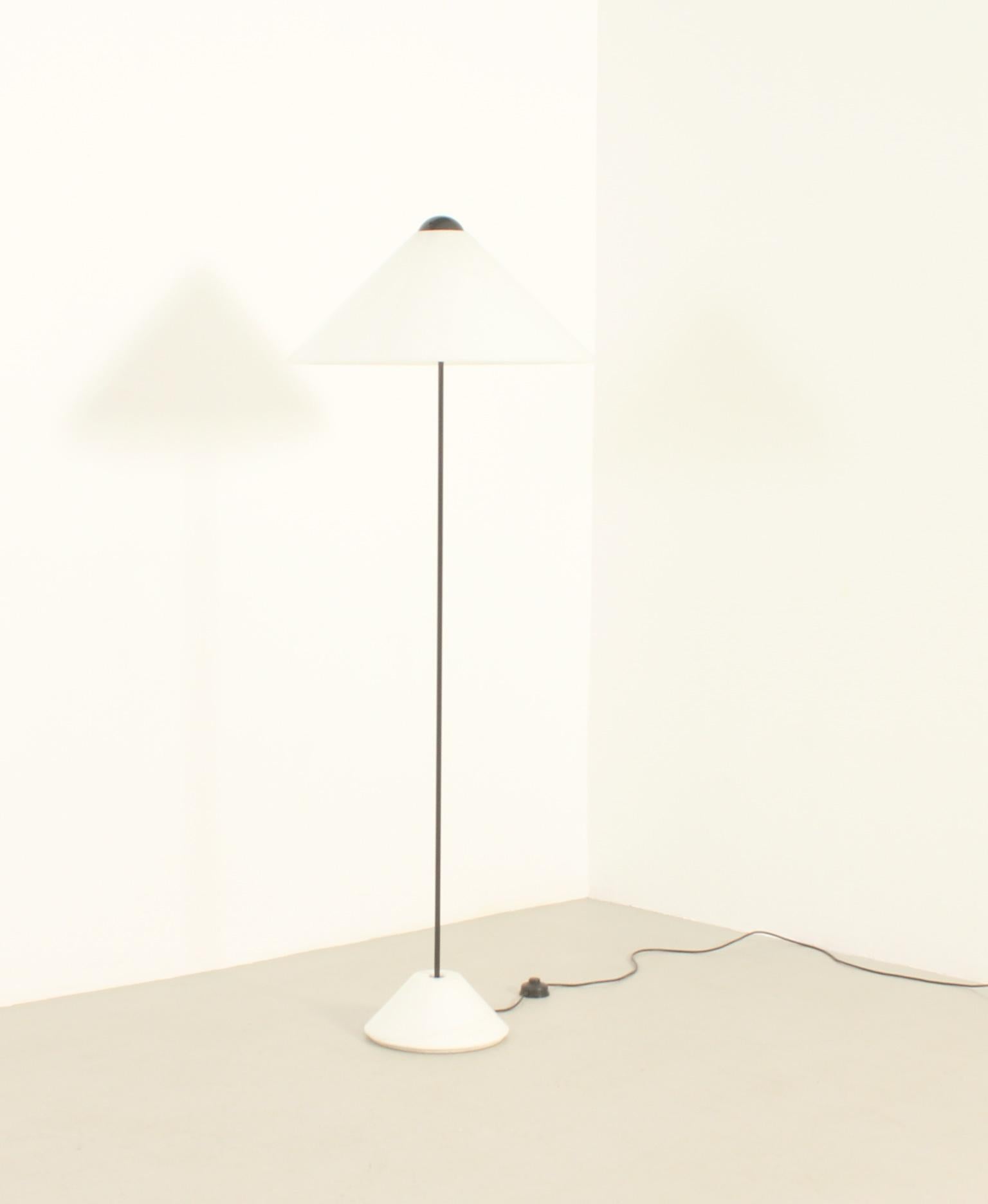 Snow Floor Lamp by Vico Magistretti for Oluce, Italy, 1973 For Sale 3