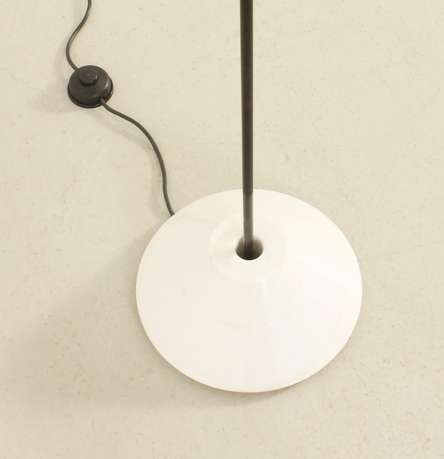 Snow Floor Lamp by Vico Magistretti for Oluce, Italy, 1973 For Sale 4