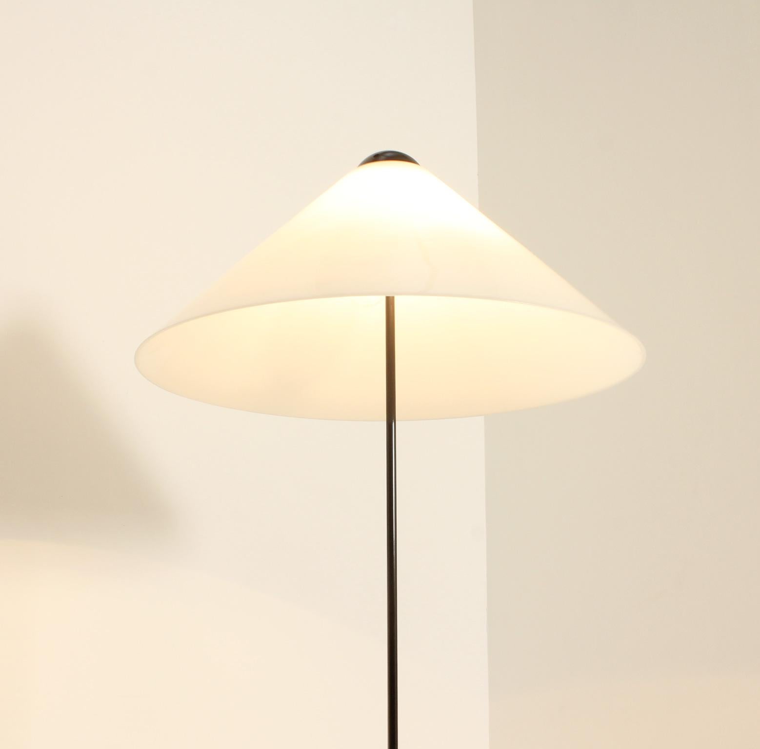 Snow Floor Lamp by Vico Magistretti for Oluce, Italy, 1973 For Sale 5