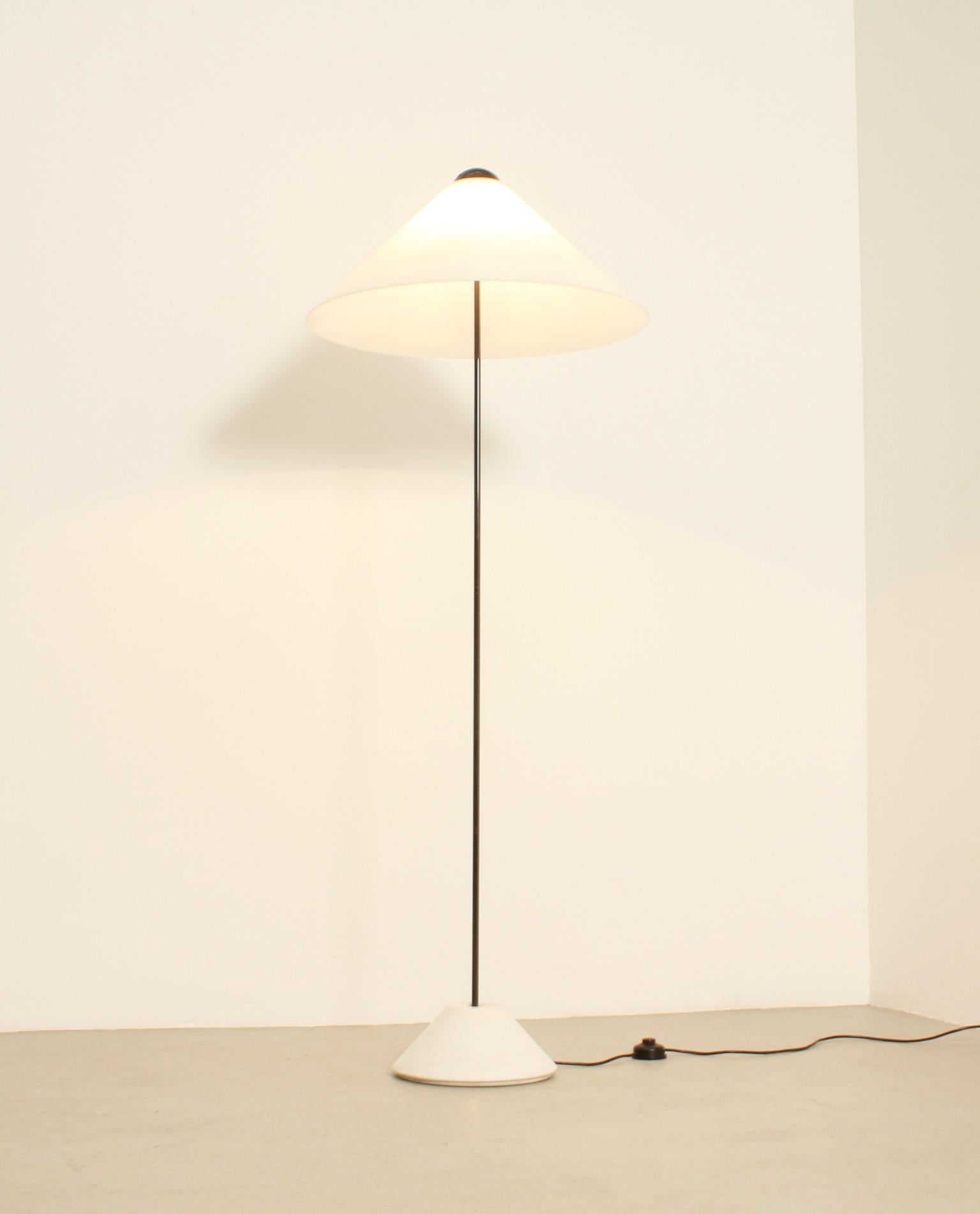 Snow Floor Lamp by Vico Magistretti for Oluce, Italy, 1973 For Sale 6