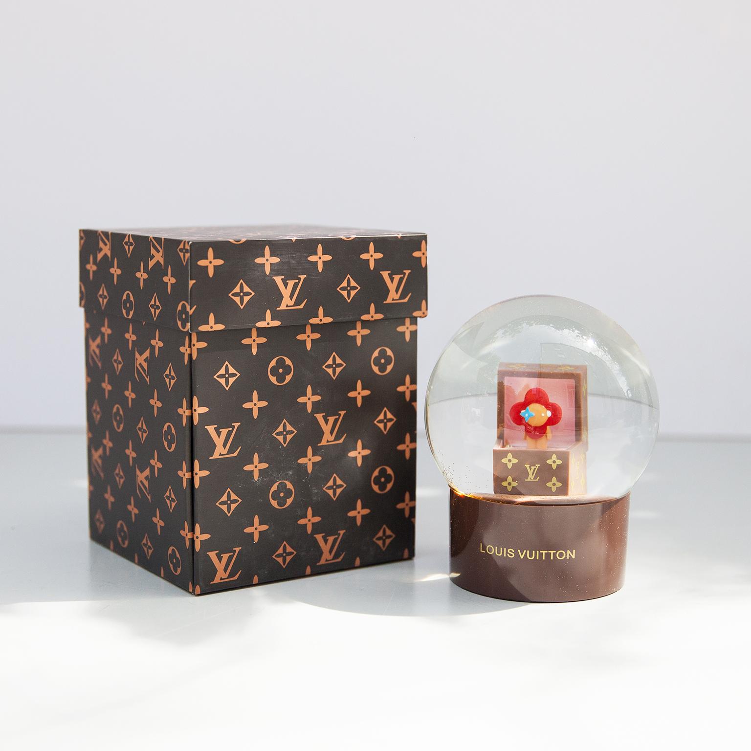 Snow Globe Louis Vuitton Treasure Box In Good Condition In Munich, DE