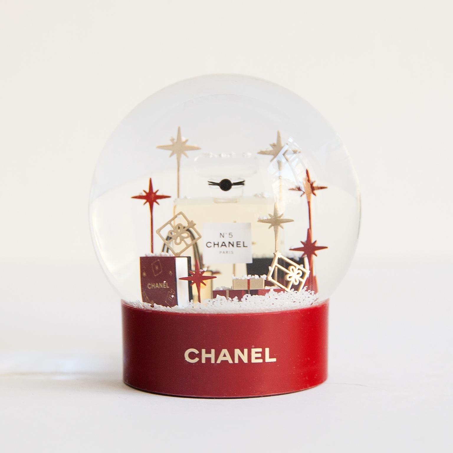 Rare limited edition of a Chanel Snow Ball with red bags on a white base, which are only for VIP Customers in excellent condition and with the original box.

