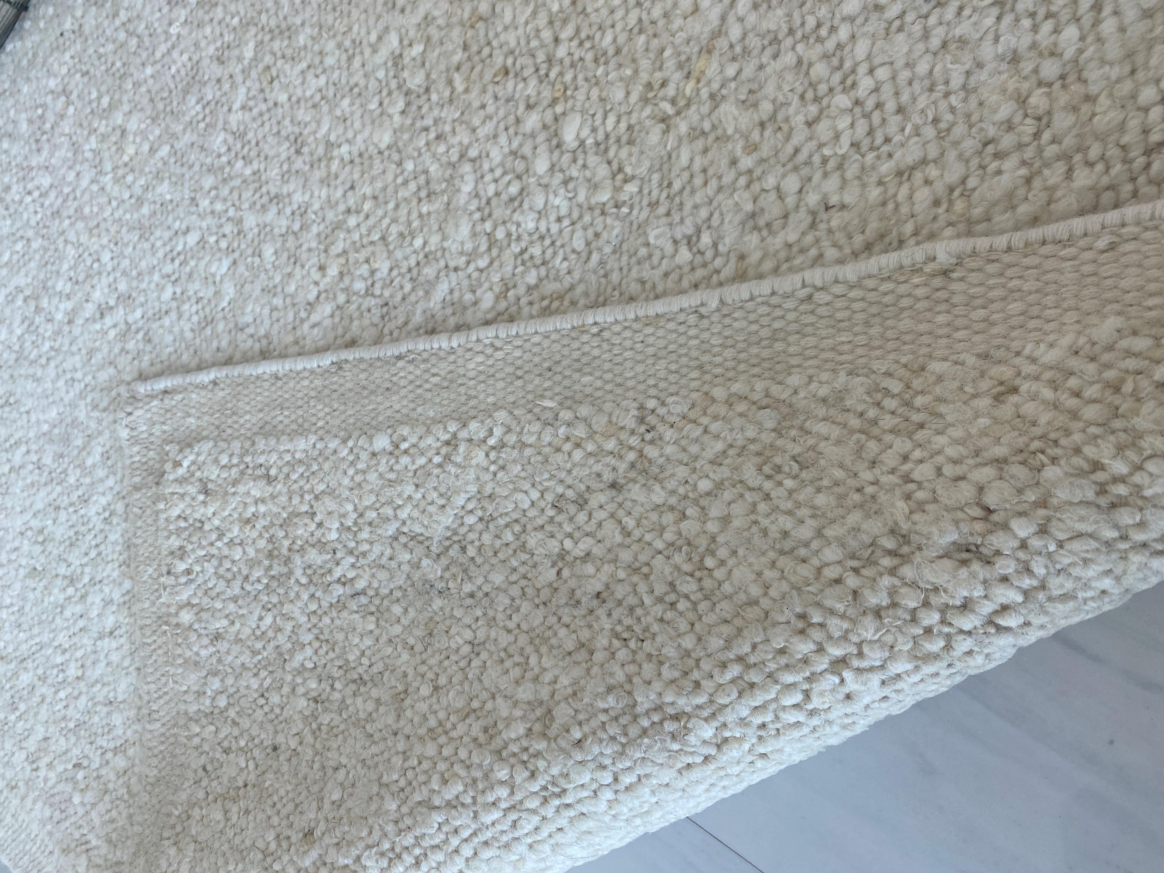 Schneeteppich - Wolle Off White Cream Plain Teppich mit Struktur, handgewebt im Angebot 1