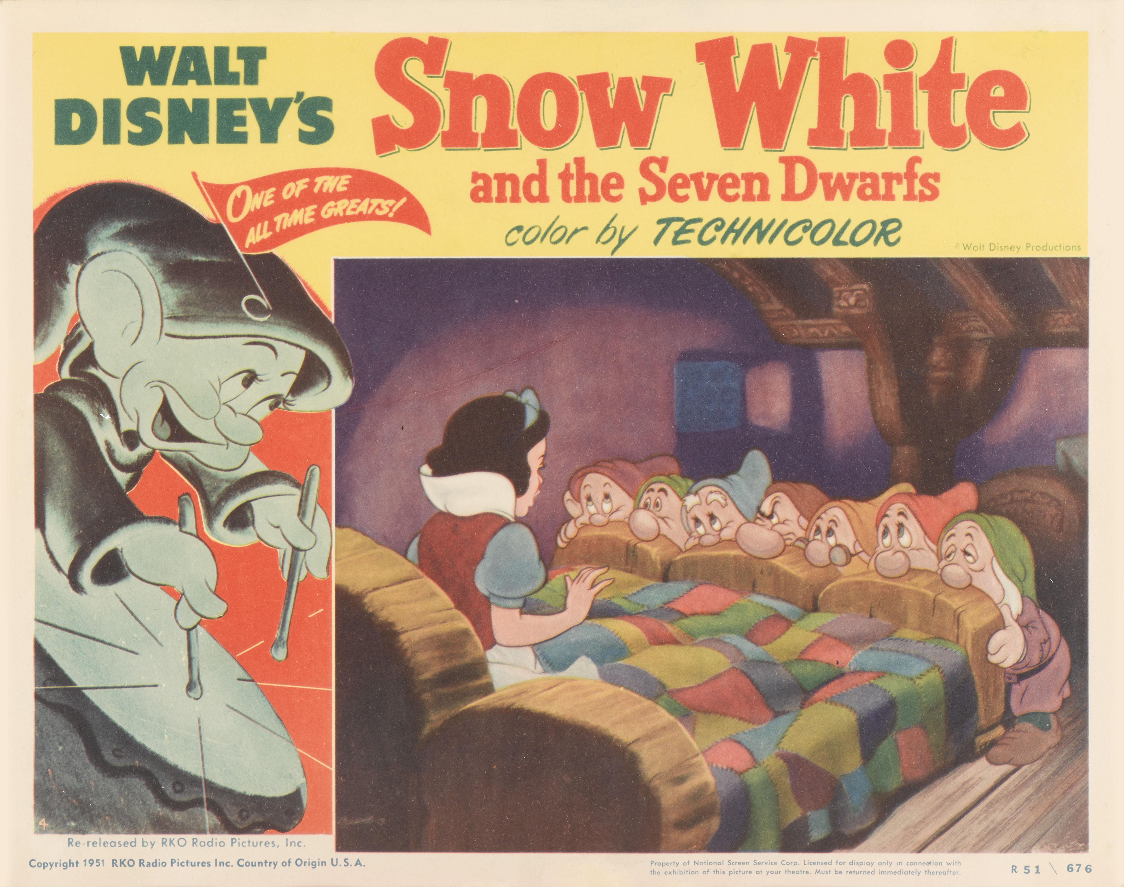Original US-Lobbykarte für Schneewittchen und die sieben Zwerge 1937.
Mit diesem Stück hätte man im Foyer des Kinos für den Film werben können. Diese Lobbykarte wurde für eine kleine Neuauflage des Films im Jahr 1951 erstellt
Dies war Walt Disneys