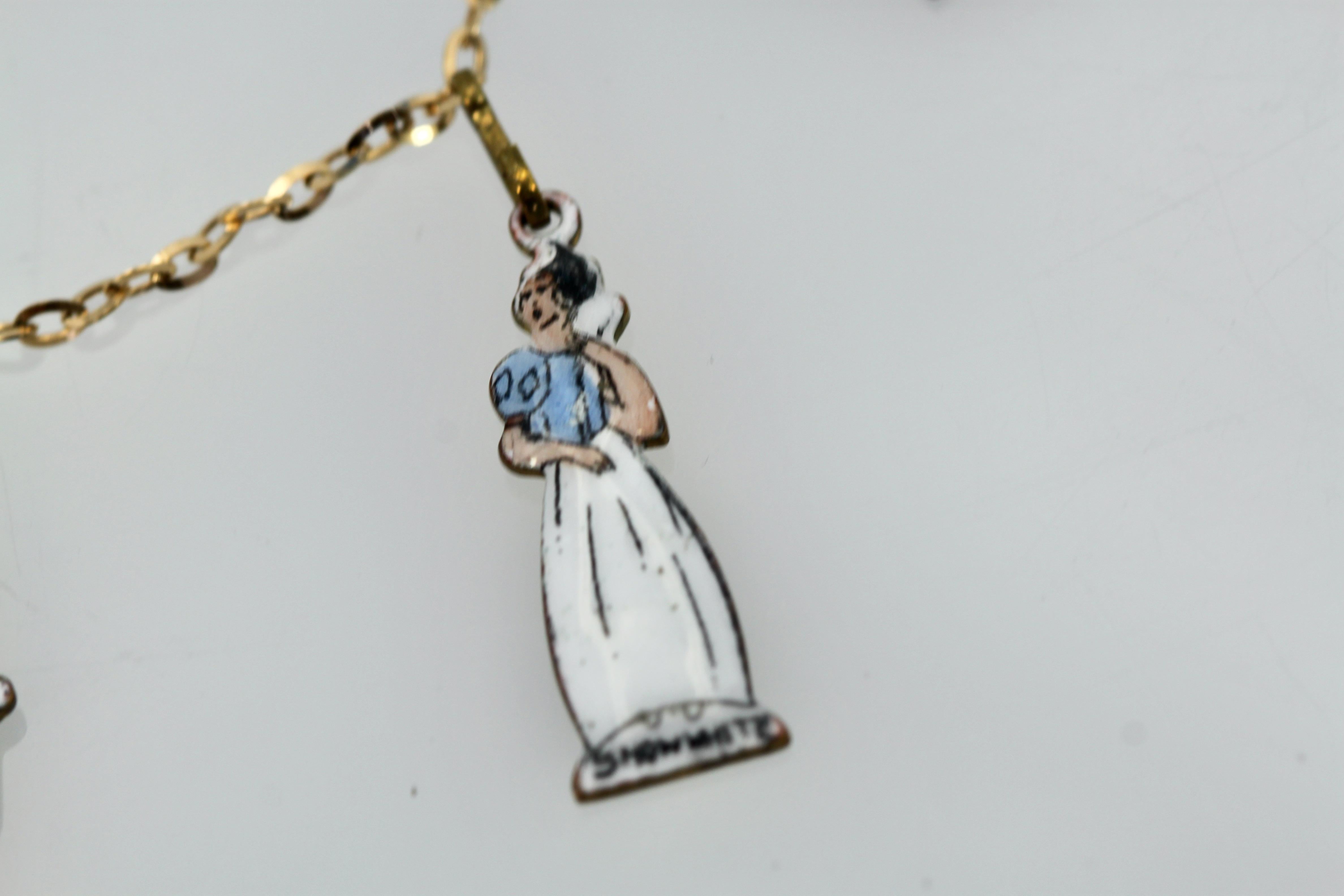Snow White and the Seven Dwarfs Necklace 18K In Fair Condition For Sale In North Hollywood, CA