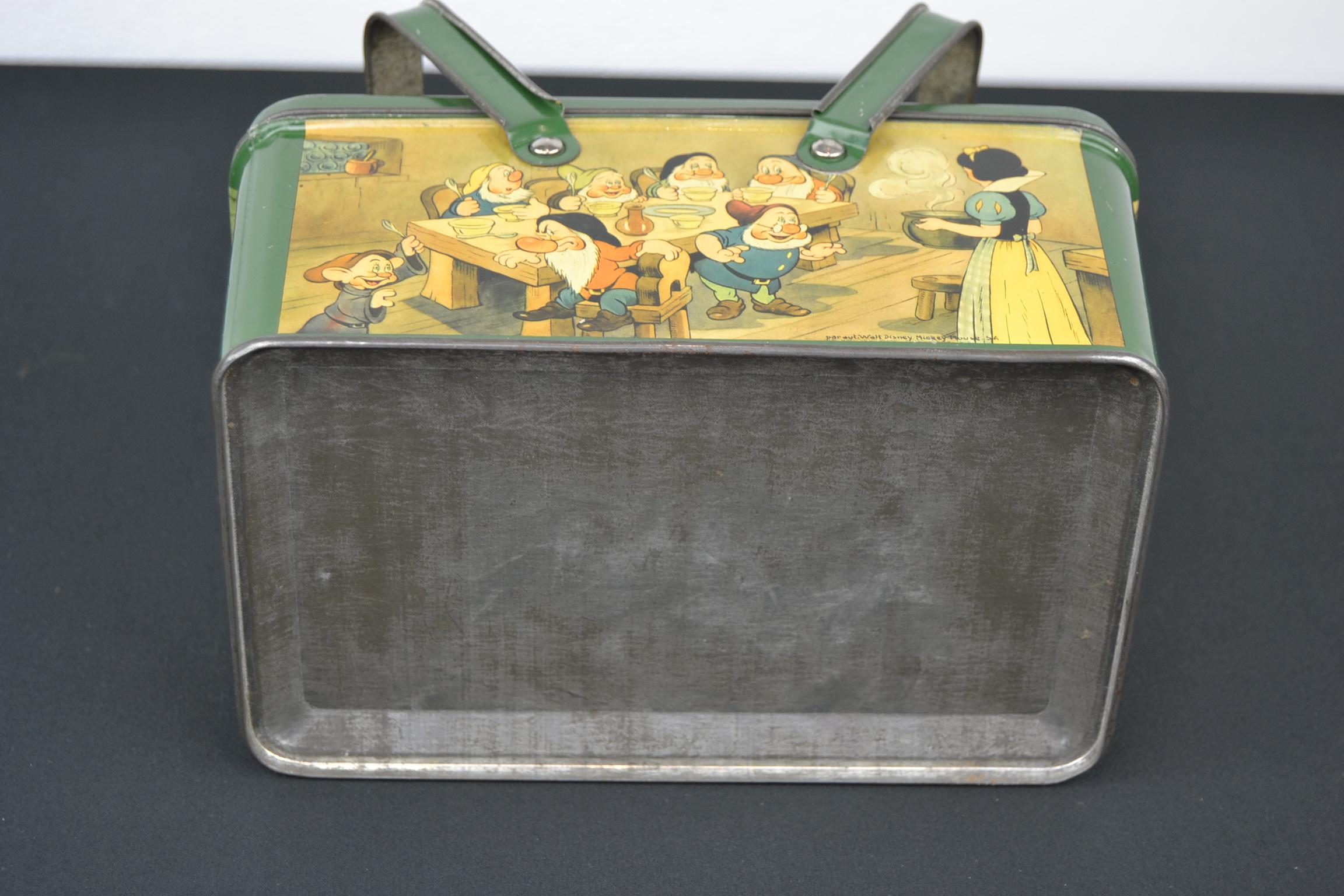 Snow White and the Seven Dwarfs Tin with Handle, Walt Disney, Late 1930s 6