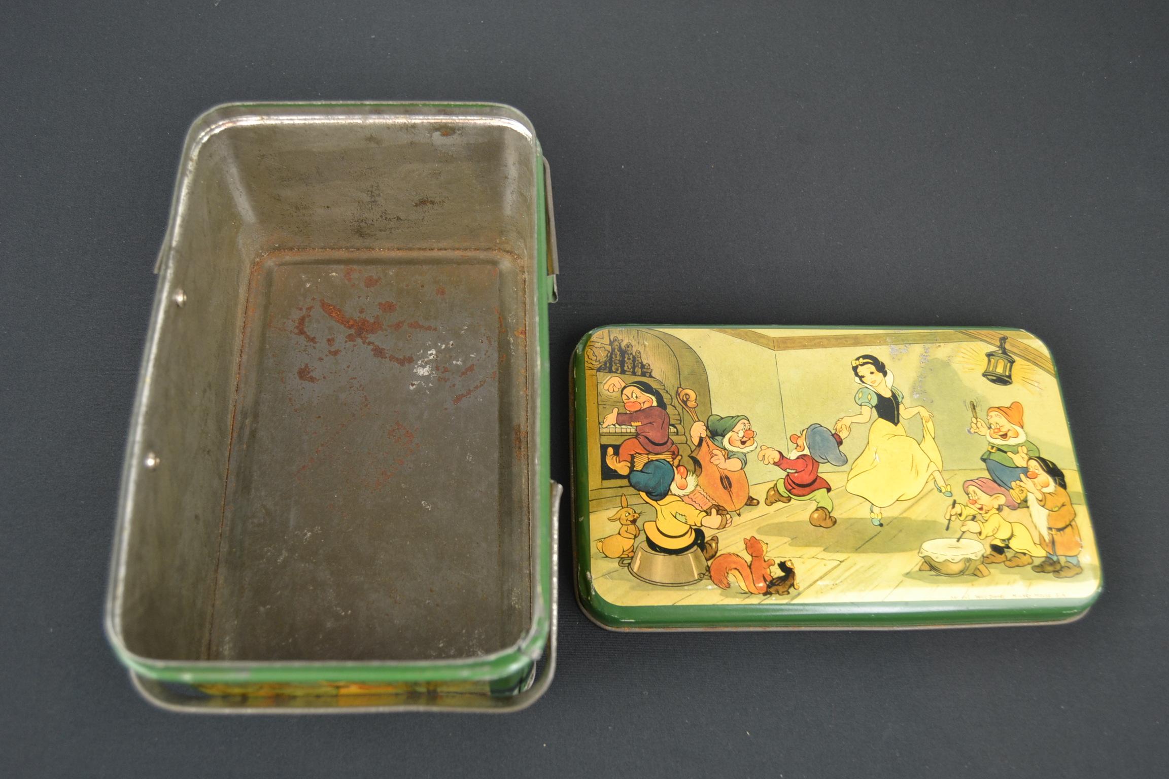 Snow White and the Seven Dwarfs Tin with Handle, Walt Disney, Late 1930s 7