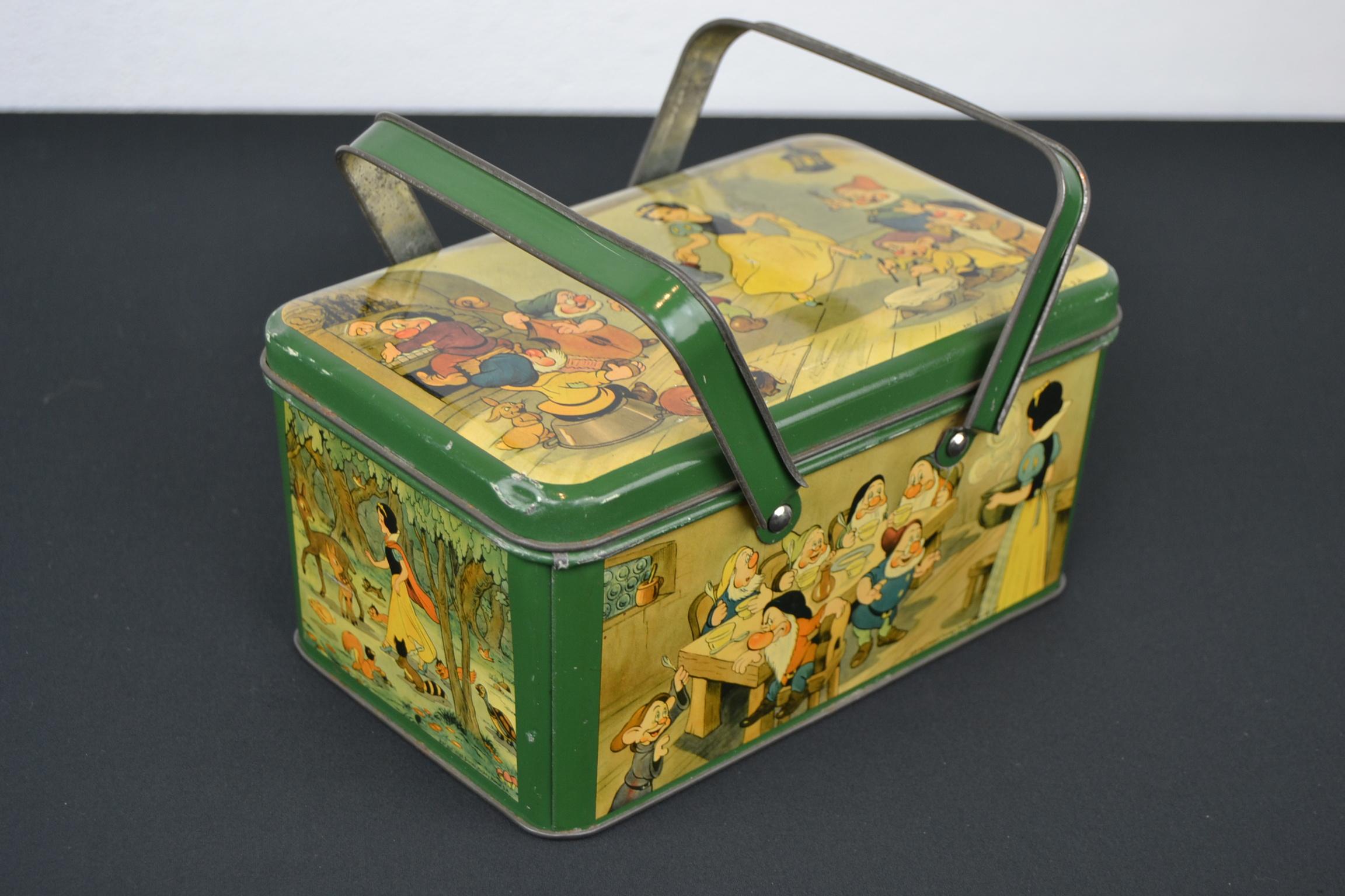 Snow White and the Seven Dwarfs Tin with Handle, Walt Disney, Late 1930s 8