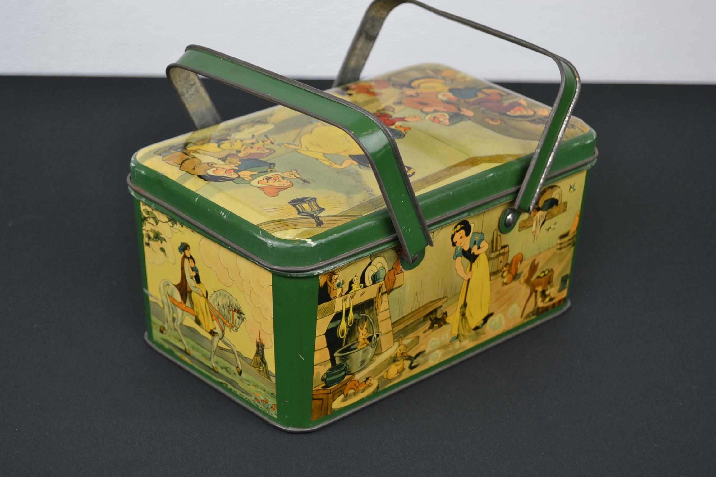 Snow White and the Seven Dwarfs Tin with Handle, Walt Disney, Late 1930s 9