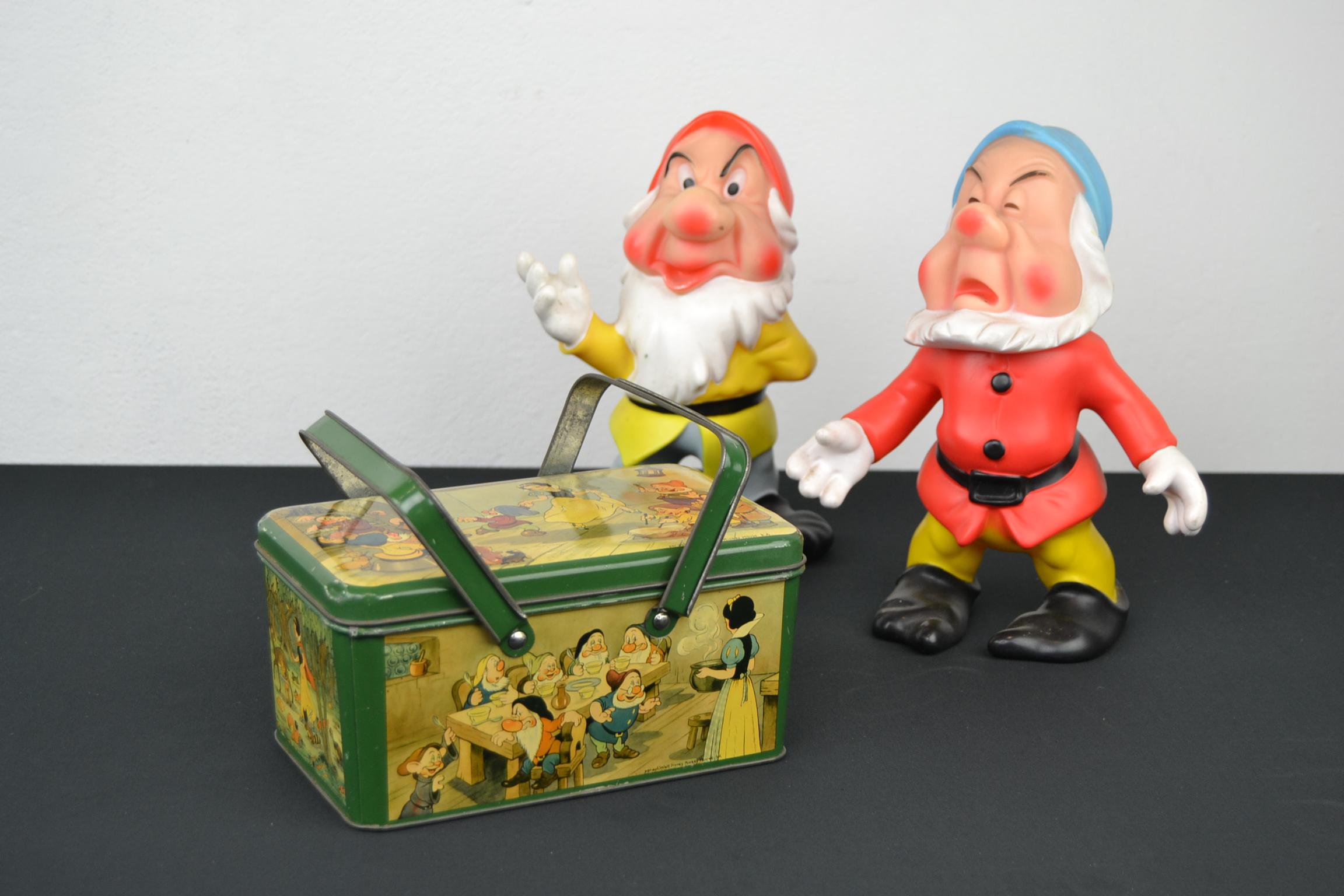 Snow White and the Seven Dwarfs Tin with Handle, Walt Disney, Late 1930s 10