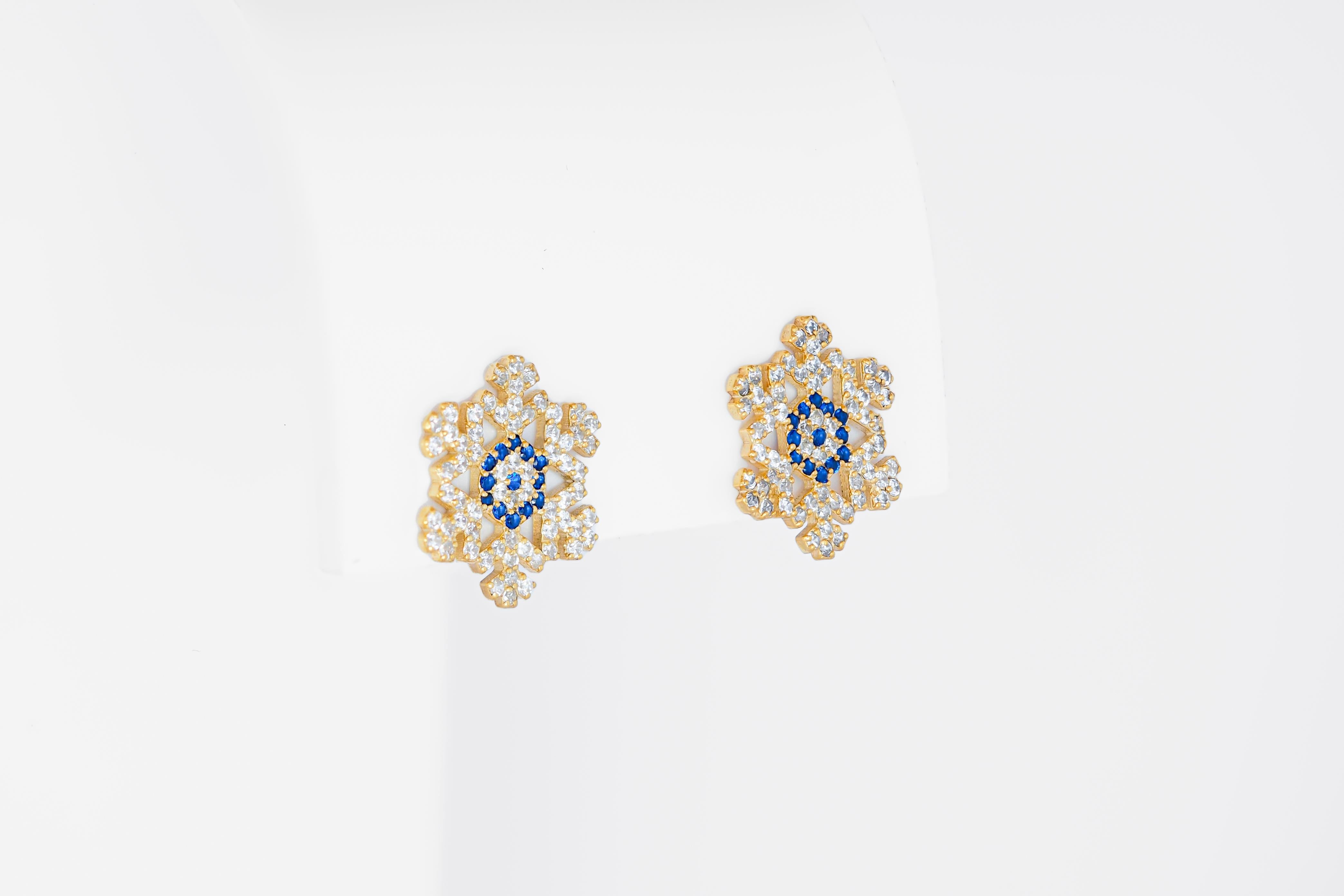 Round Cut Snowflake 14k gold studs.  For Sale