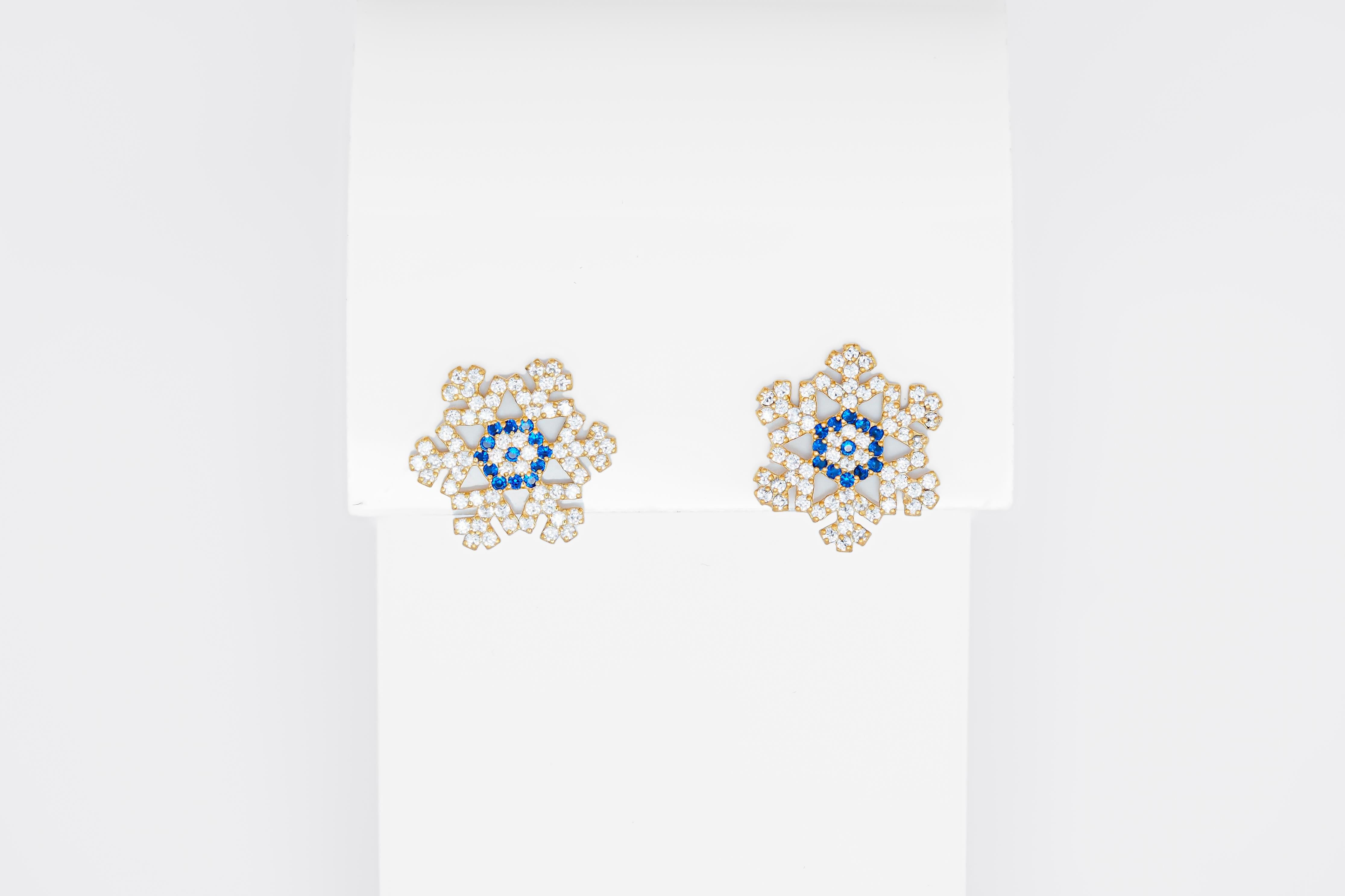 Snowflake 14k gold studs.  In New Condition For Sale In Istanbul, TR