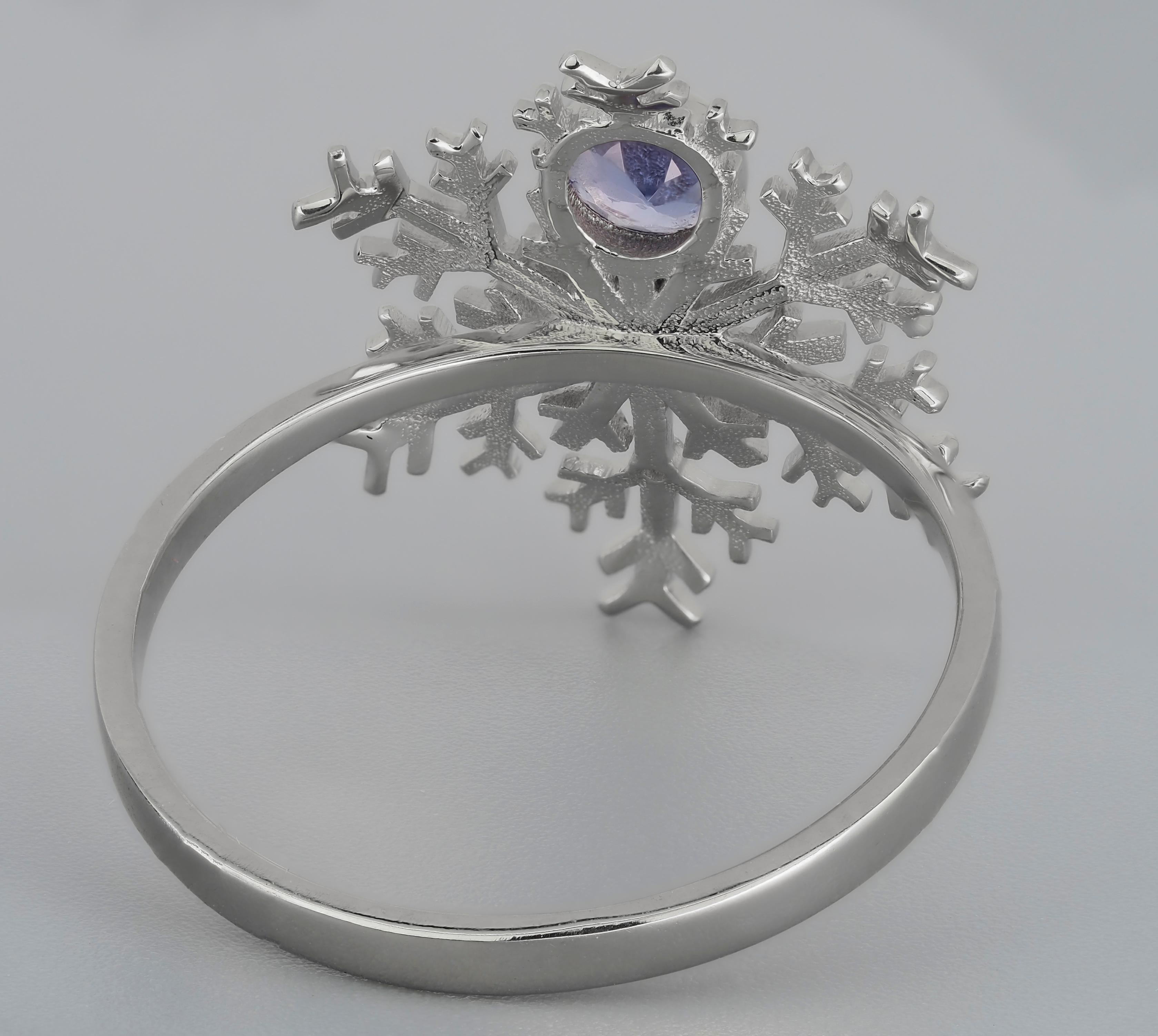 For Sale:  Tanzanite gold ring. Snowflake 14 karat Gold Ring with Tanzanite and Diamonds. 8