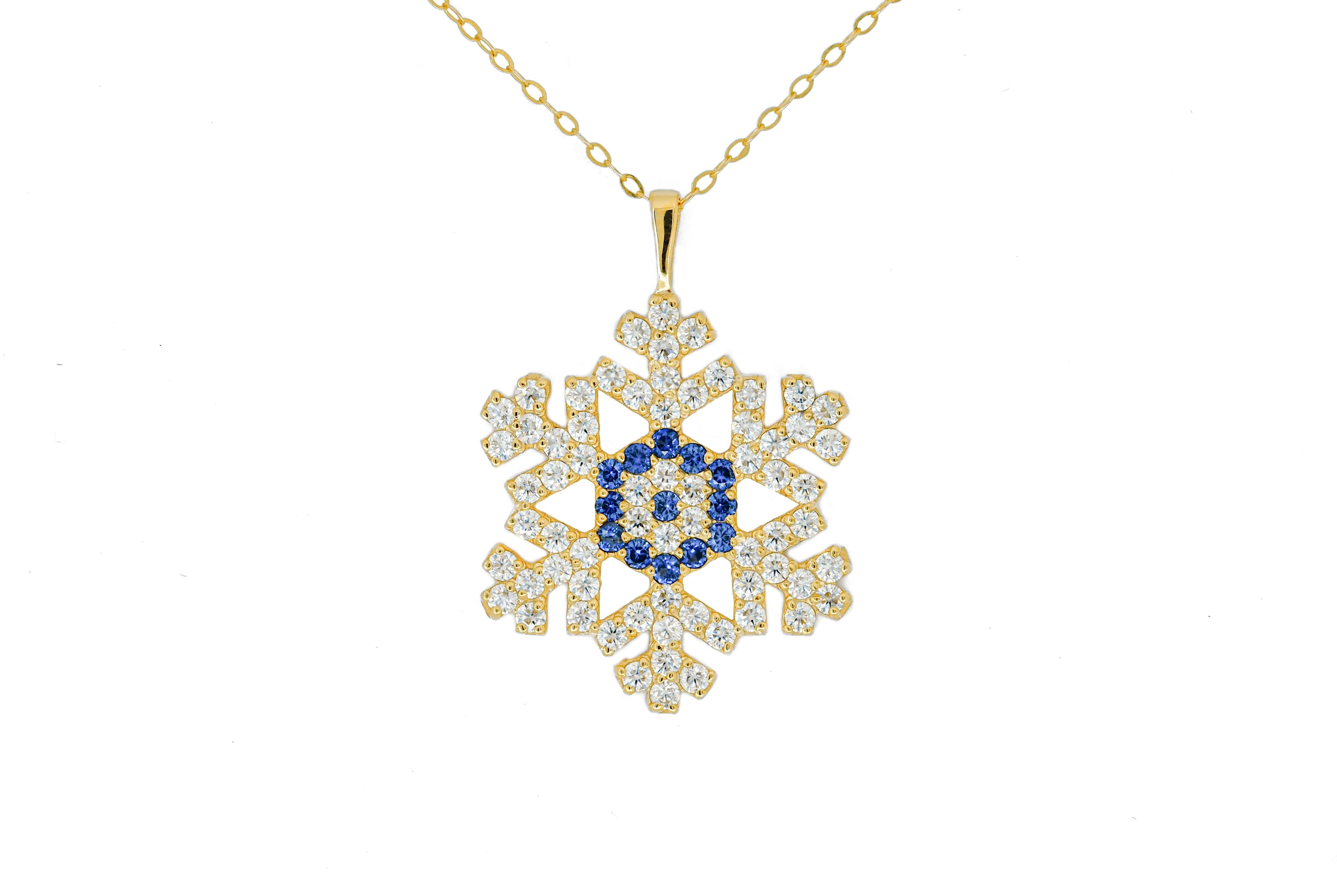 Snowflake charm necklace in 14k solid gold. Gold Snowflake Pendant.  For Sale 1