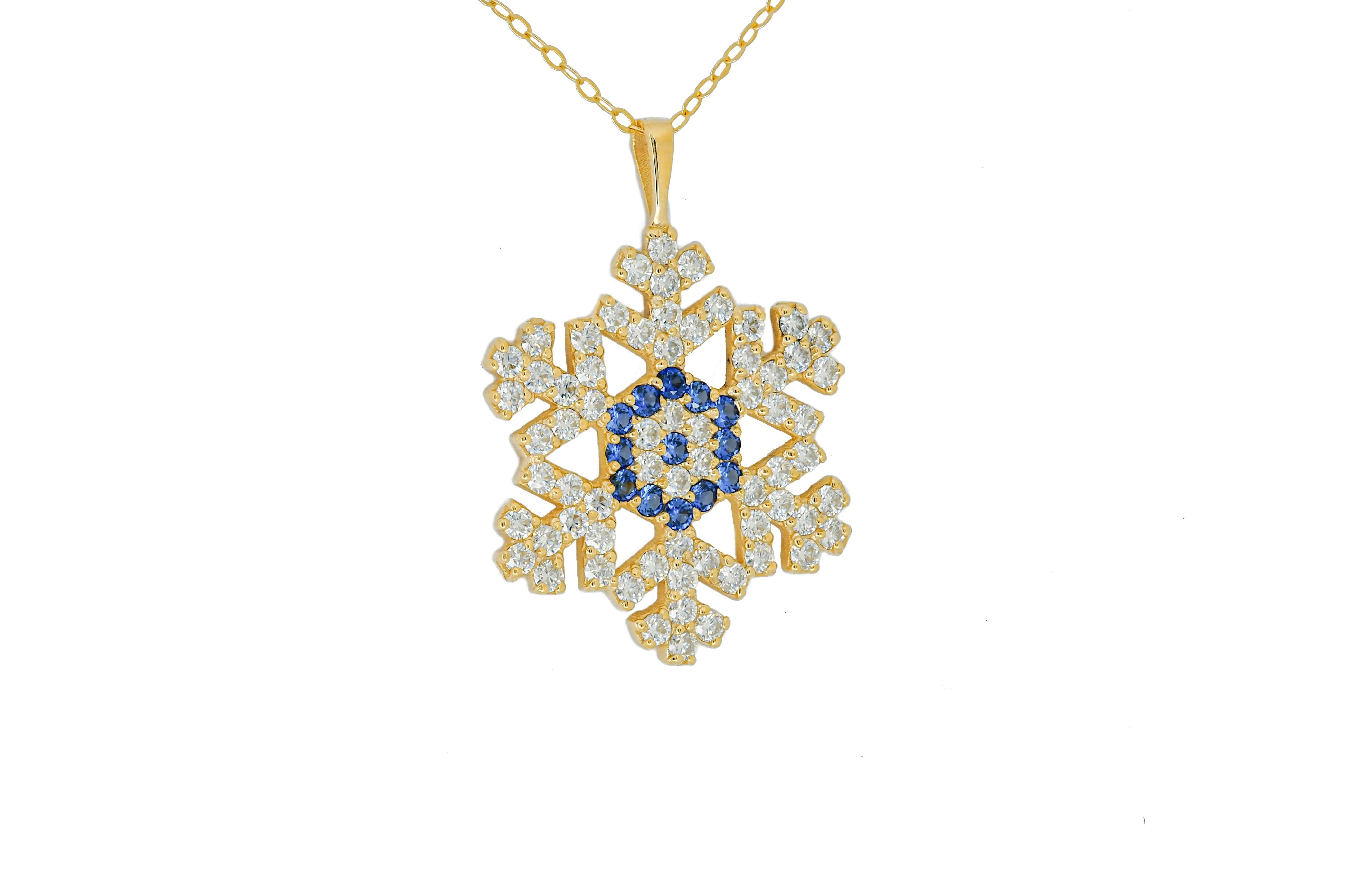 Snowflake charm necklace in 14k solid gold. Gold Snowflake Pendant.  For Sale 2