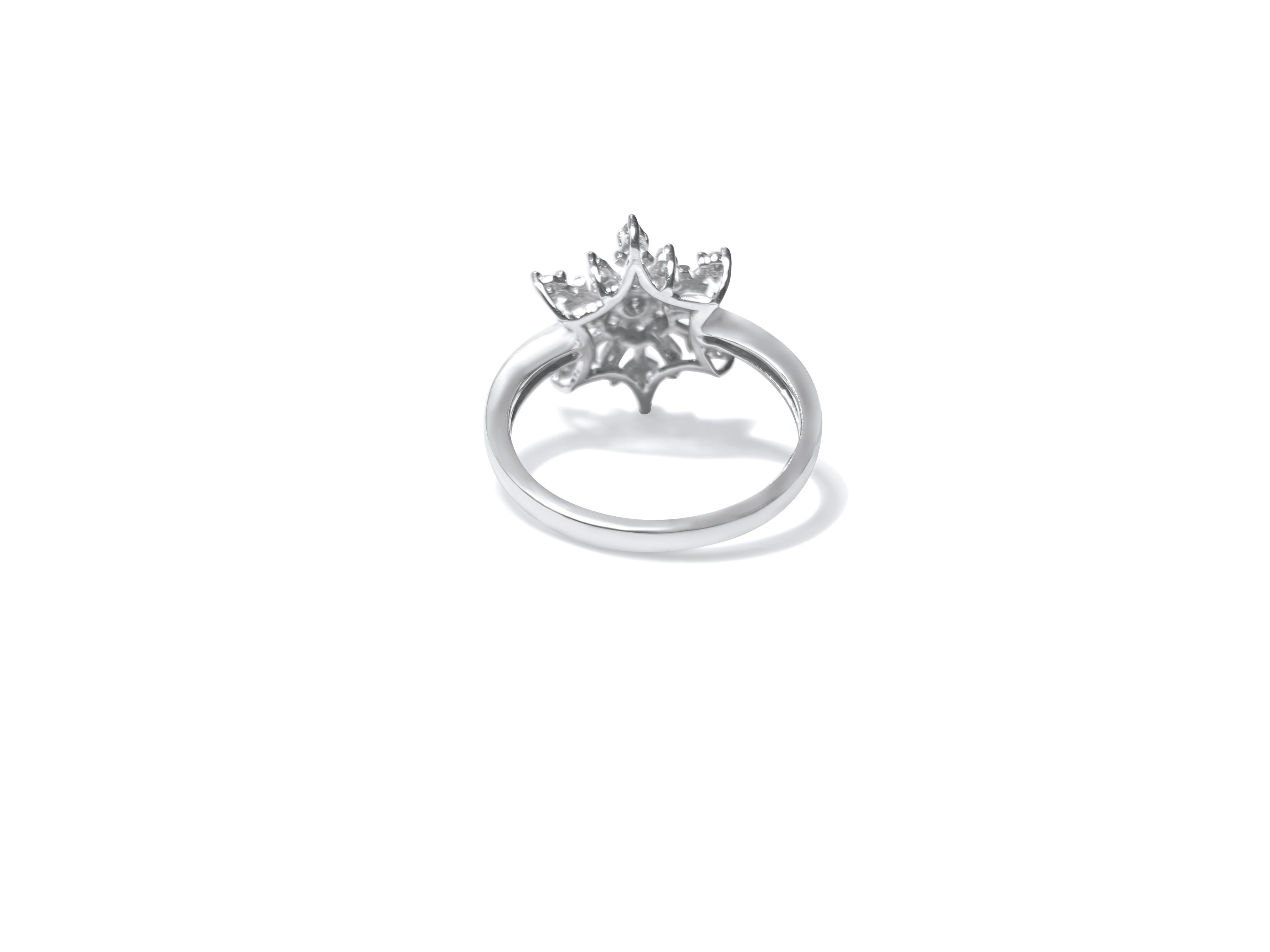 Round Cut Snowflake Design, Natural 0.50 Carat Diamond Engagement Ring For Sale