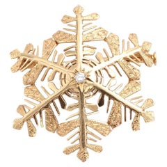 Snowflake diamond brooch in 18k gold, brilliant cut diamond