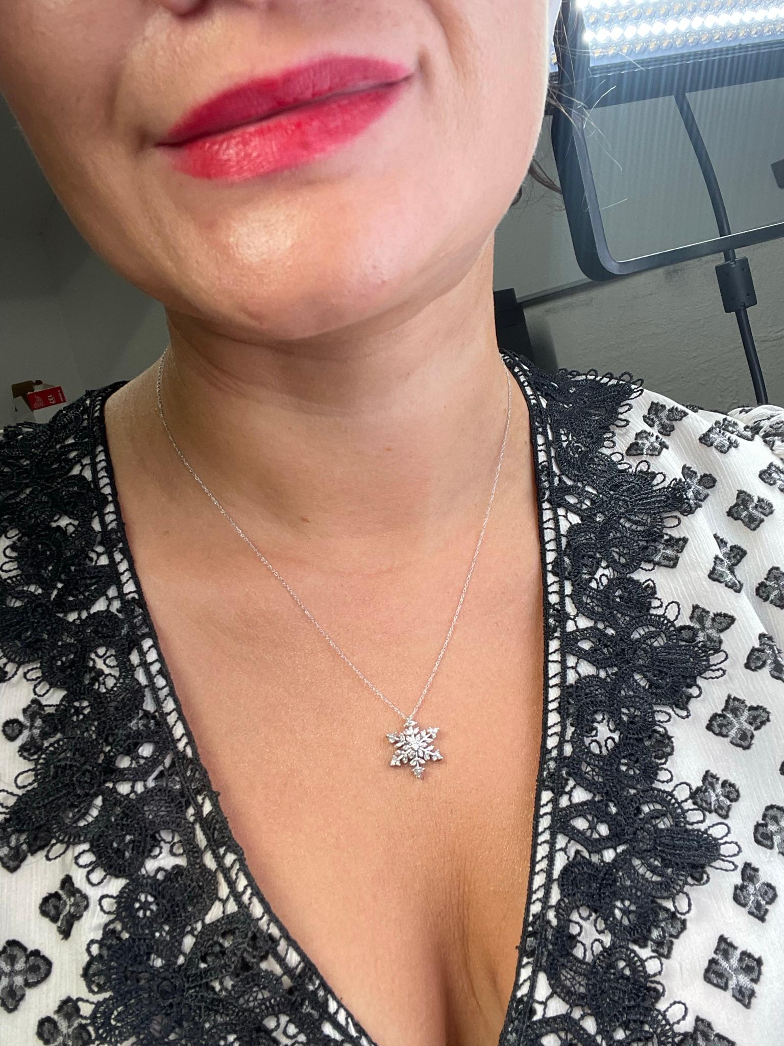 Snowflake Diamond Pendant Necklace 10KT White Gold In New Condition For Sale In Jupiter, FL