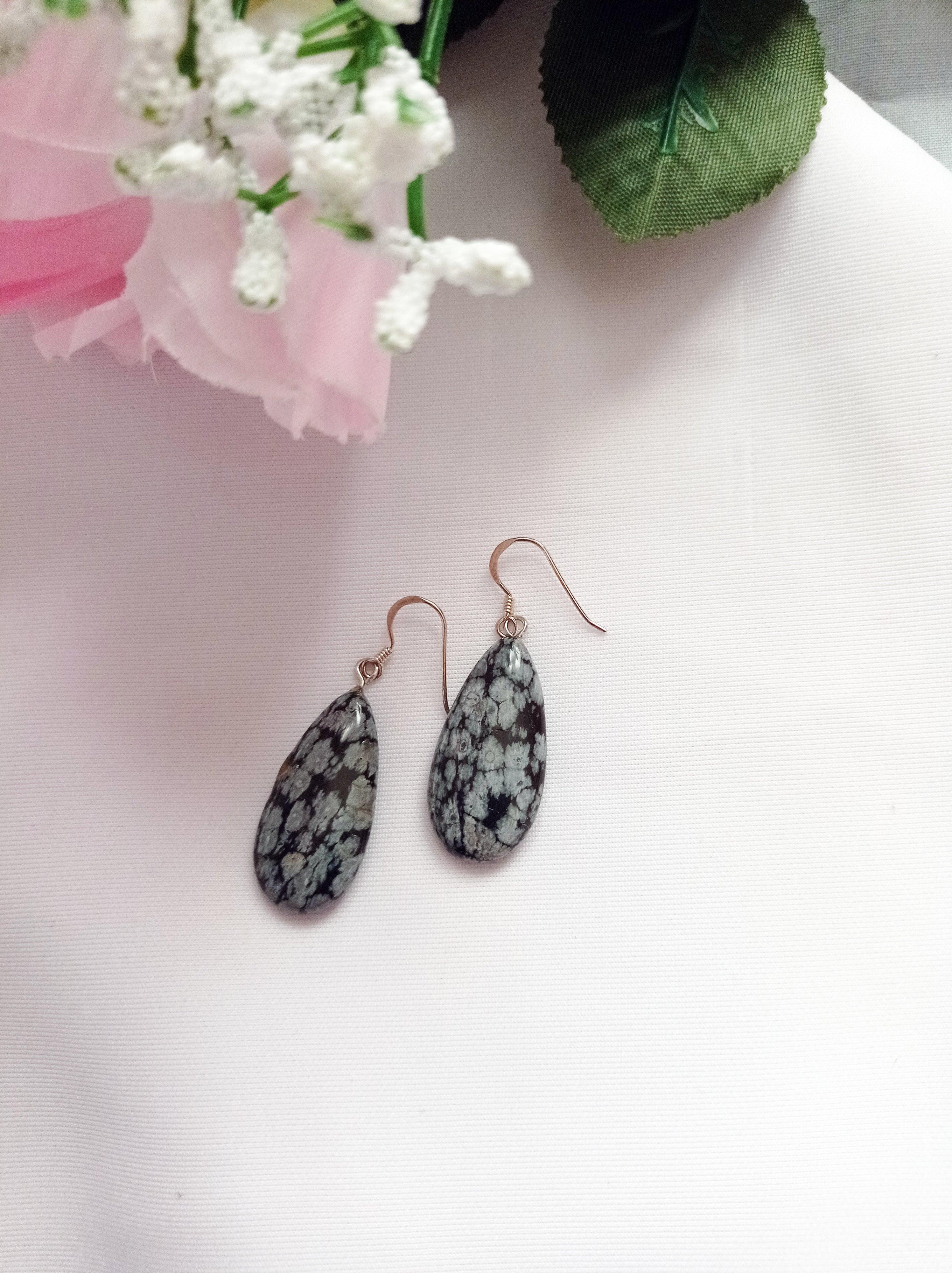 Orecchini di ossidiana a fiocco di neve, orecchini a goccia in argento Sterling by nlanlaVictory in vendita 2