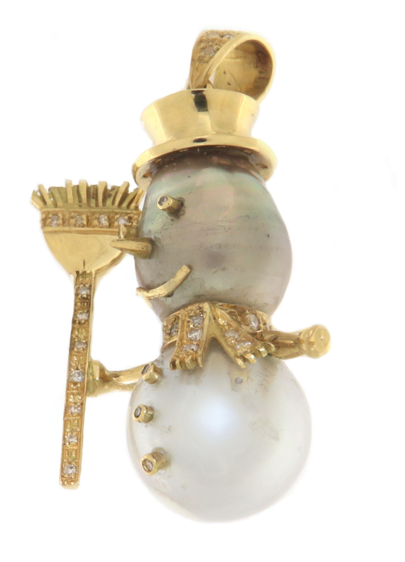 Brilliant Cut Snowman Pearls Diamonds 18 Karat Yellow Gold Pendant Necklace For Sale