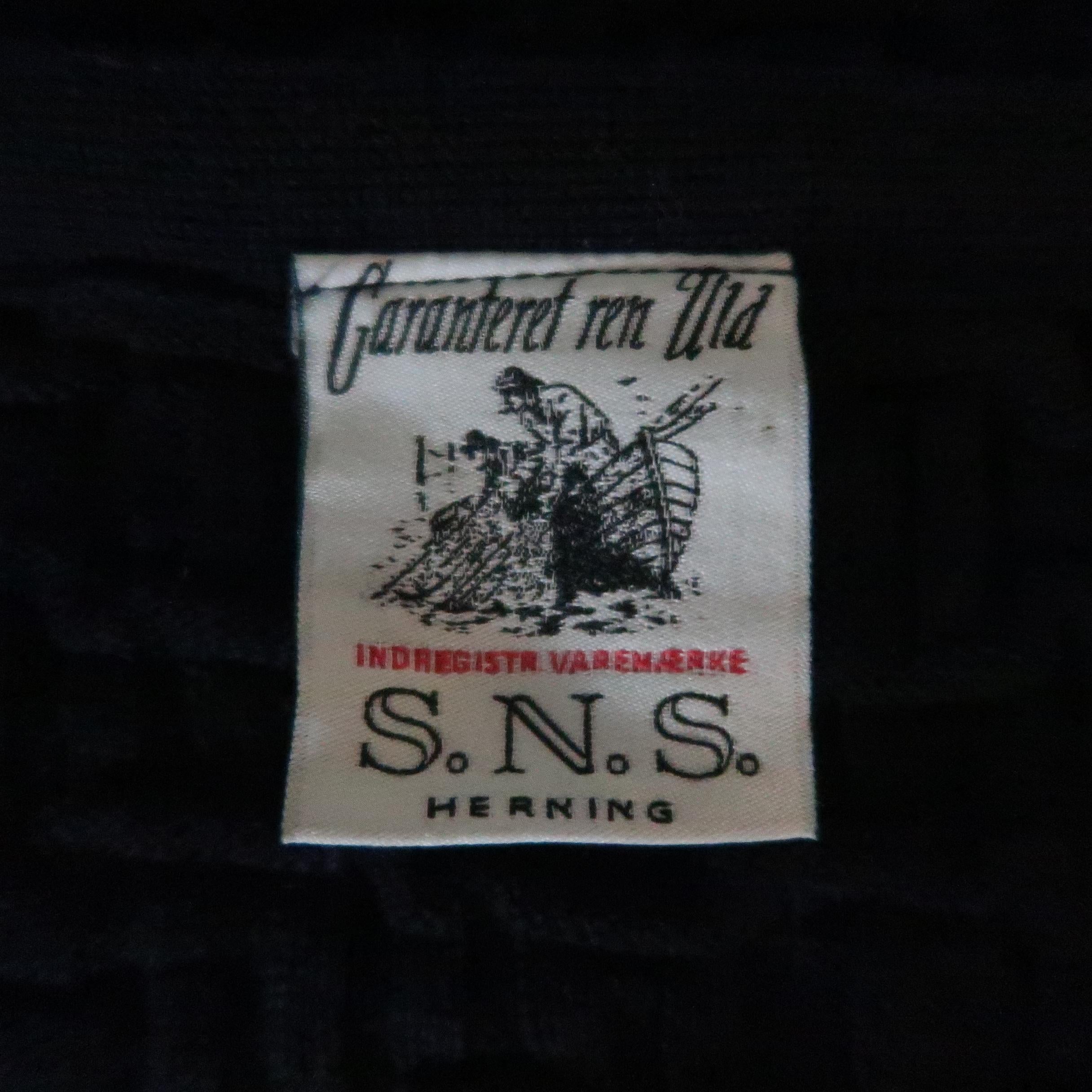 S.N.S HERNING Size M Navy Wool Textured Knit V Neck Cardigan 1