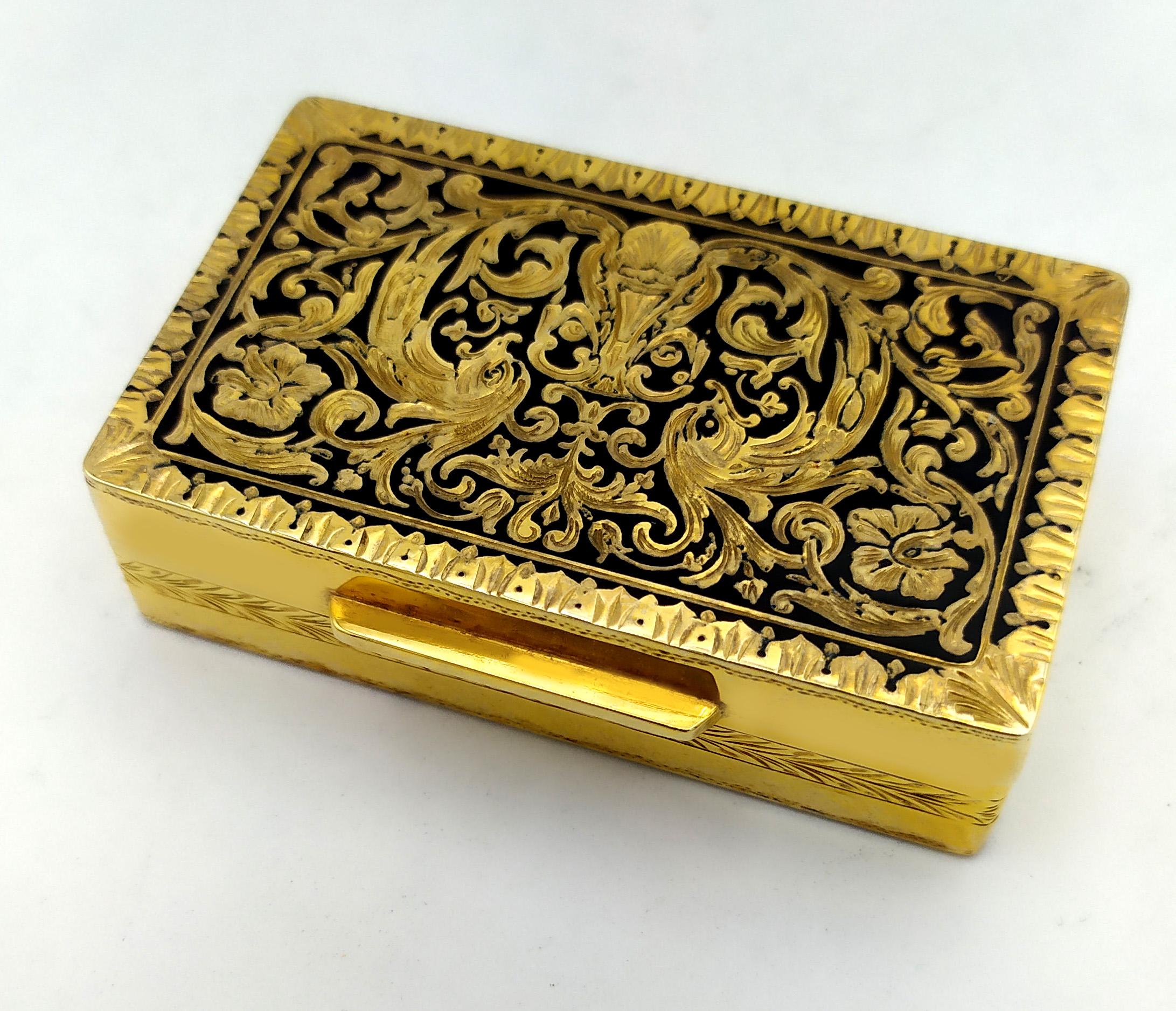 Snuff Box Fine Hand-Engraving Baroque Style Sterling Silver Salimbeni In Excellent Condition For Sale In Firenze, FI
