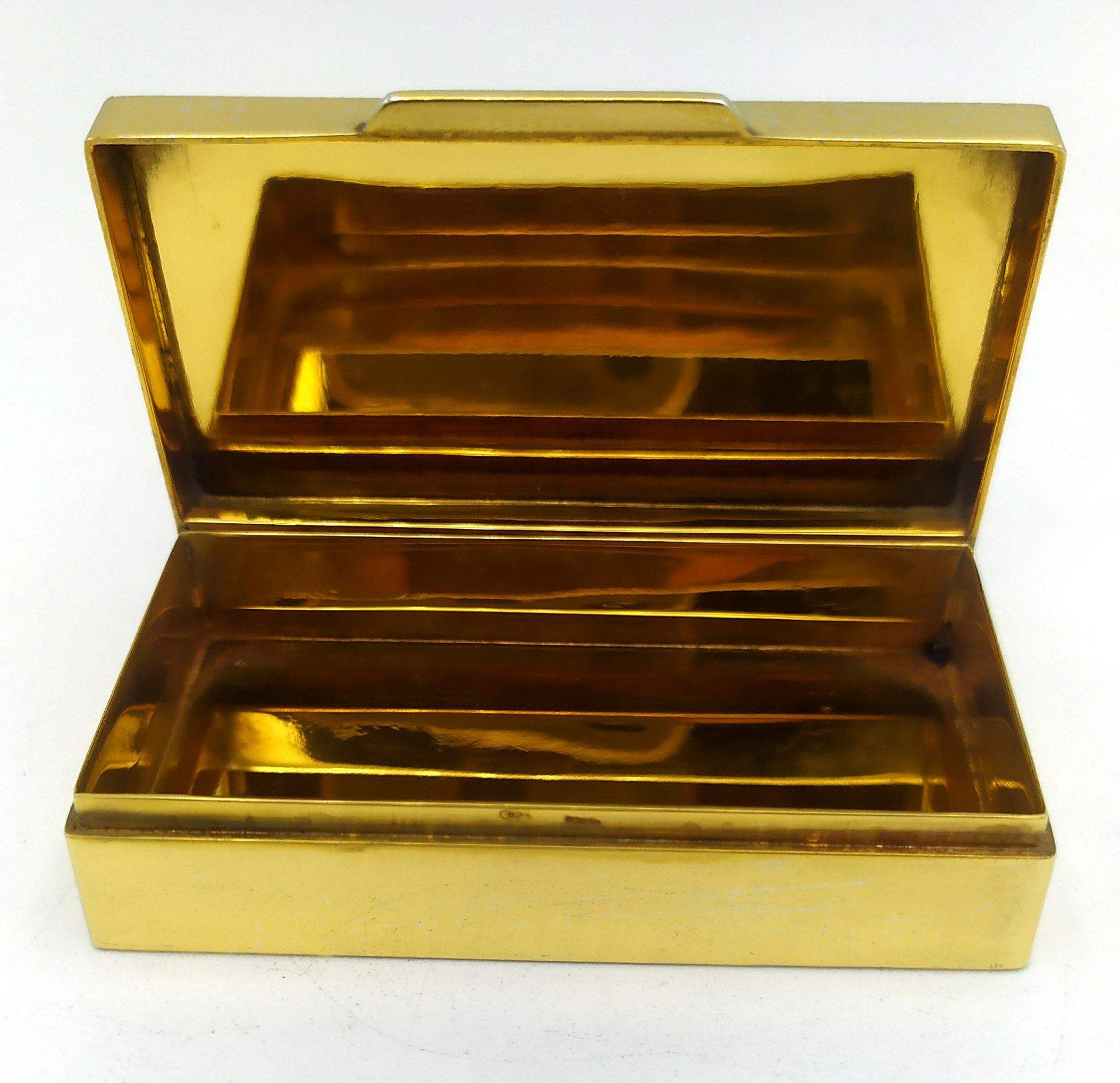 Hand-Carved Snuff Box fine hand engraving, fire enamelled, in “Rococo” style Salimbeni For Sale