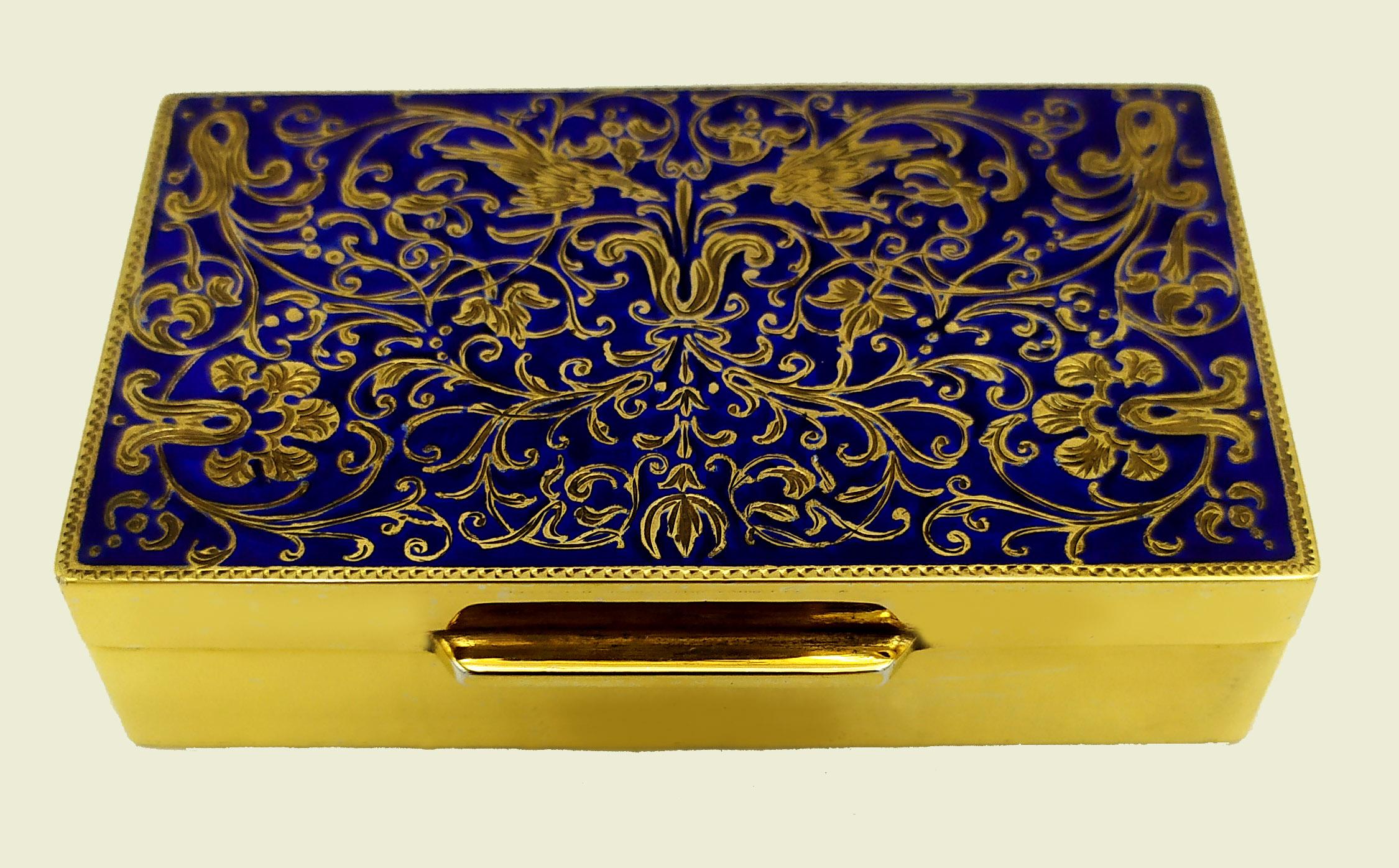 Snuff Box fine hand engraving, fire enamelled, in “Rococo” style Salimbeni In Excellent Condition For Sale In Firenze, FI