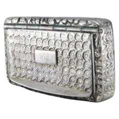 Snuff box in embossed silver and beaded on the casing
