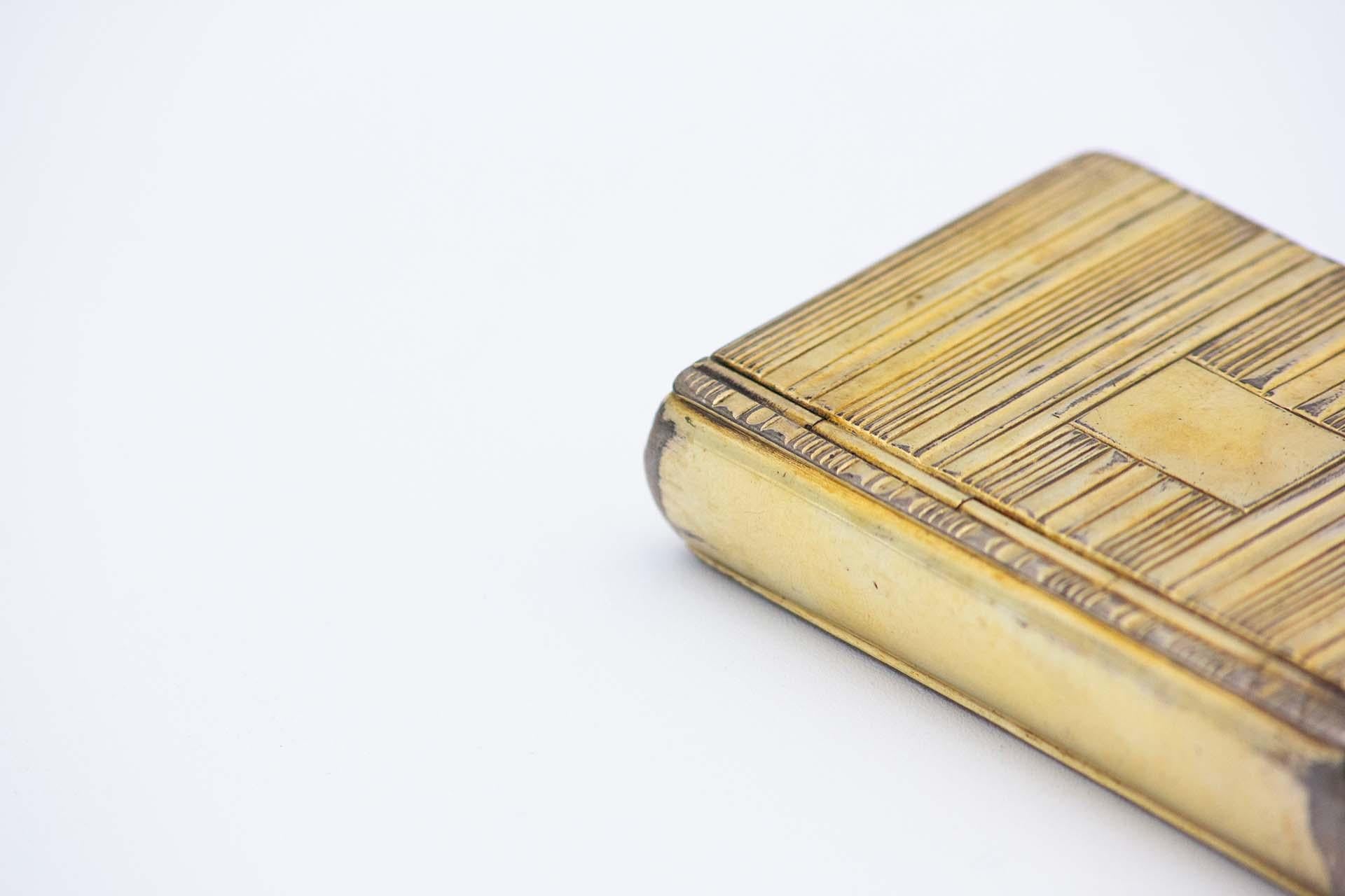 Européen Snuff box in gilded silver en vente