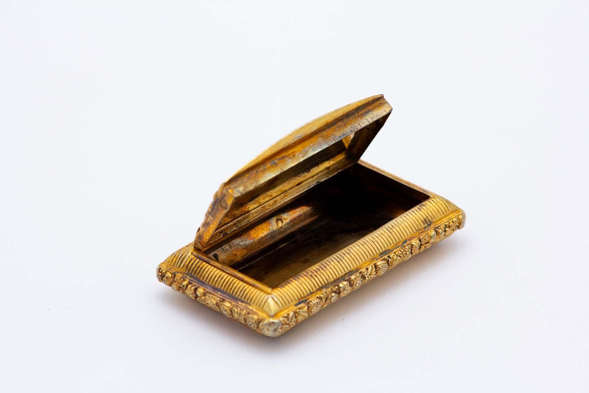 Snuff box in gilded silver (Europäisch) im Angebot