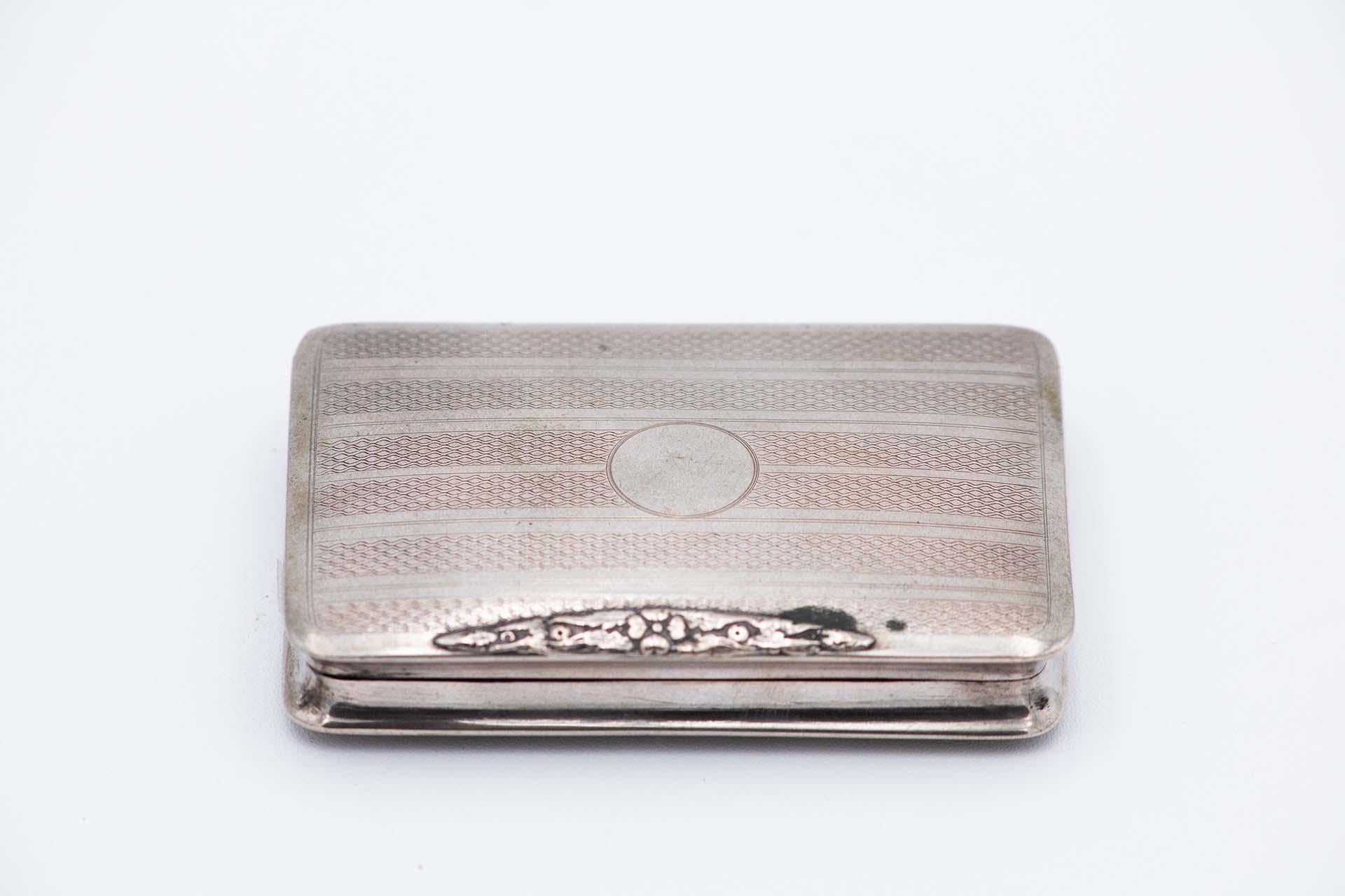Snuff box in guilloche silver Bon état - En vente à Porto, PT