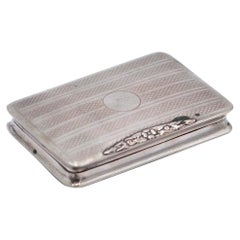 Snuff box in guilloche silver