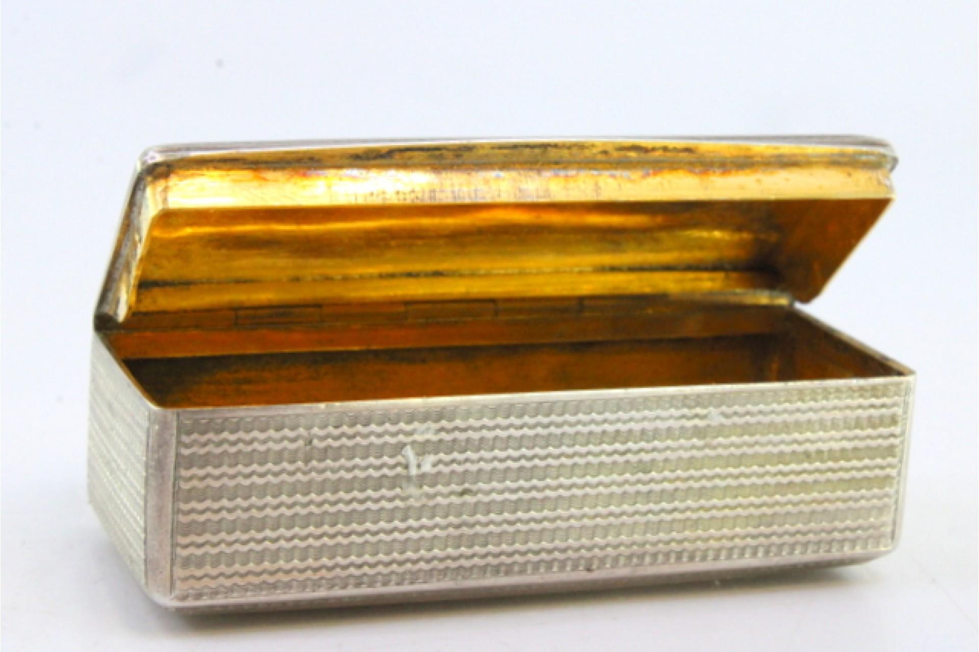 19th Century Snuff box in guilloche silver w/ reliefs on the lid, surrounding a monogram card For Sale