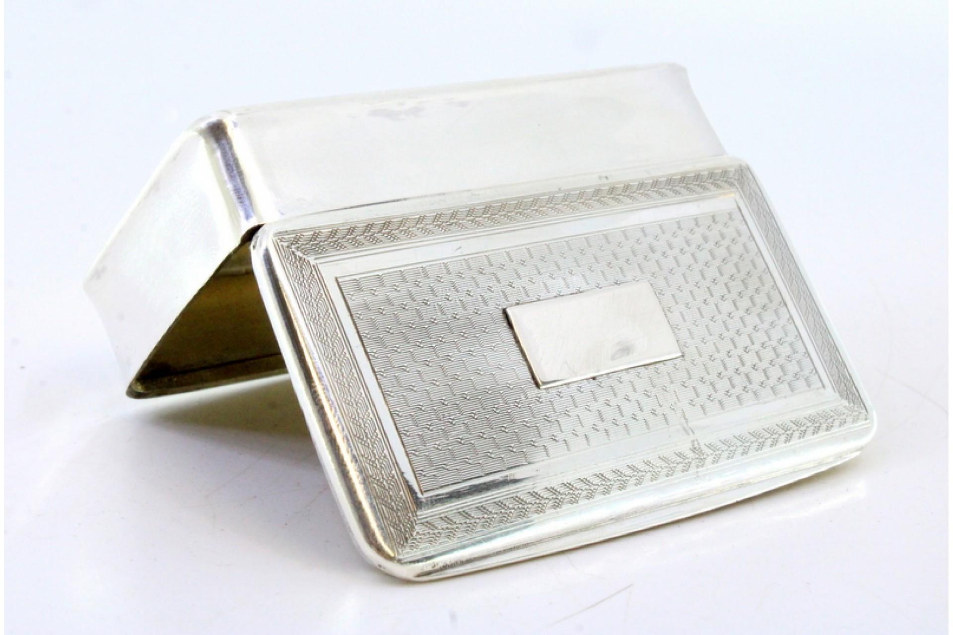 European Snuff box in guilloche silver with a monogram card on the hinged lid For Sale