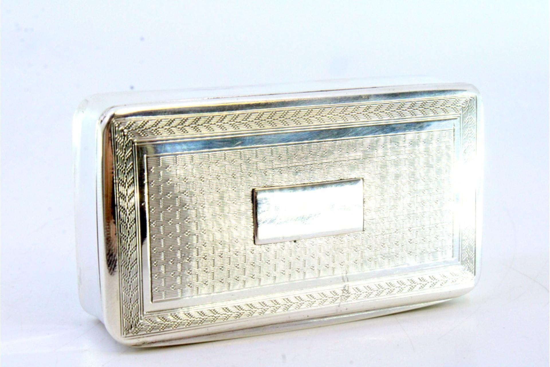 19th Century Snuff box in guilloche silver with a monogram card on the hinged lid For Sale
