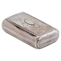 Snuff box in guilloche silver with bands along the length