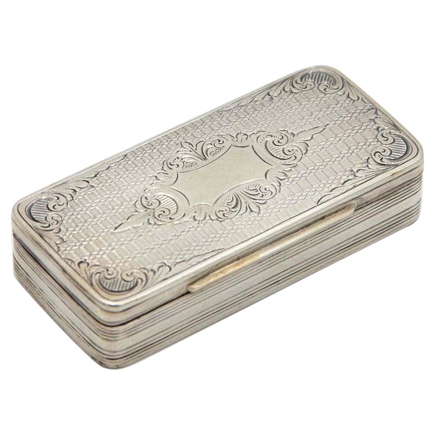 Snuff box in guilloche silver with engravings