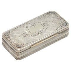 Snuff box in guilloche silver with engravings