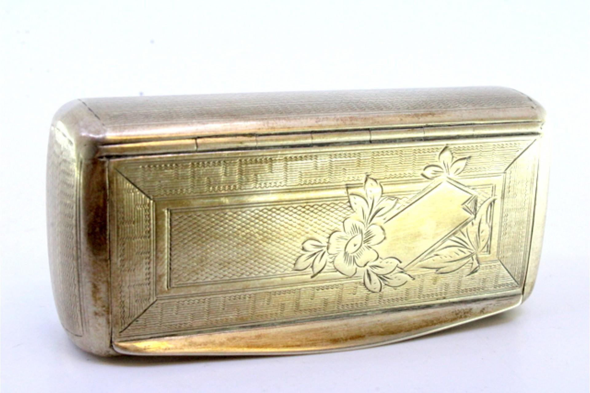 20th Century Snuff box in guilloche silver with engravings surrounding a monogram card For Sale