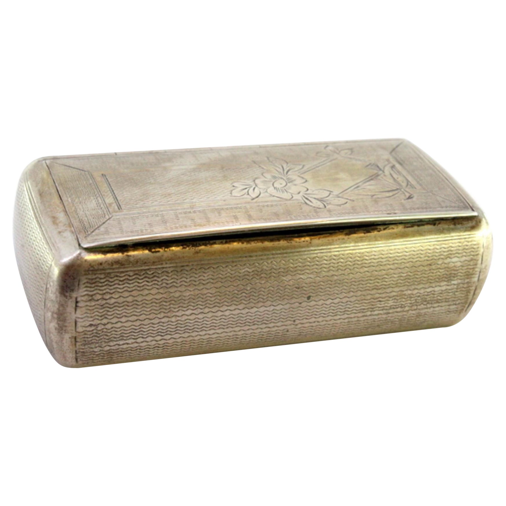 Snuff box in guilloche silver with engravings surrounding a monogram card