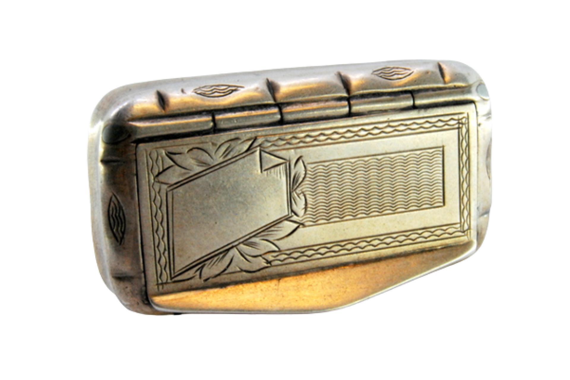 Description: Snuff box in guilloche silver with a frieze surrounding a monogram card. Metal: Silver. Origin: French. Brand: Tête Minerve. Weight: 24.17 grams. Dimensions: 5x2.5cm. Content: 950/1000. Assay Mark: Yes, since 1838. Additional