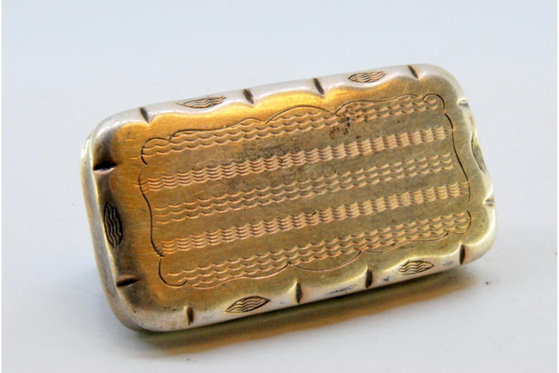 19th Century Snuff box in guilloche silver with frieze surrounding monogram card For Sale