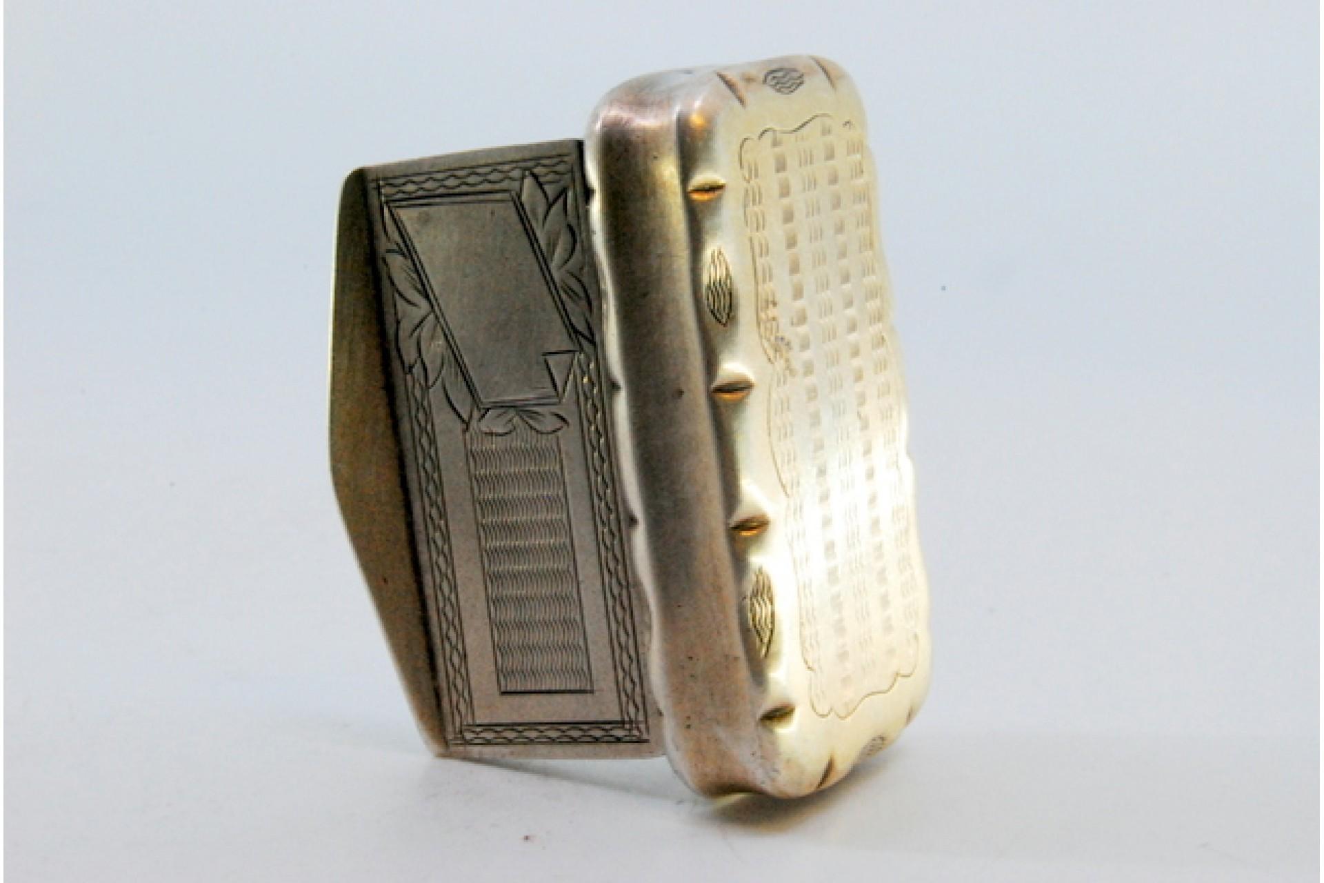 Silver Snuff box in guilloche silver with frieze surrounding monogram card For Sale