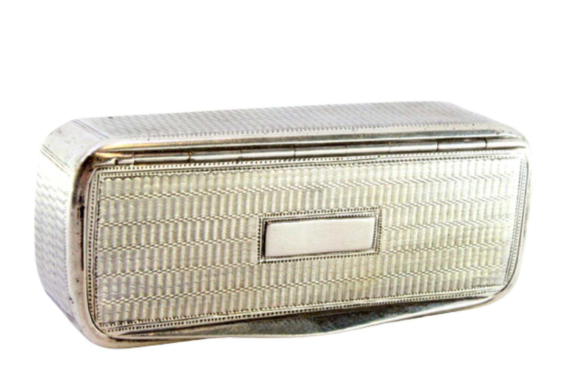 Description: Snuff box in guilloche silver with monogram plaque and hinged lid. Metal: Silver. Origin: French. Brand: Tête Minerve. Weight: 51.12 grams. Dimensions: 7.5cmx3cm. Content: 950/1000. Assay Mark: Yes, since 1838. Additional information: